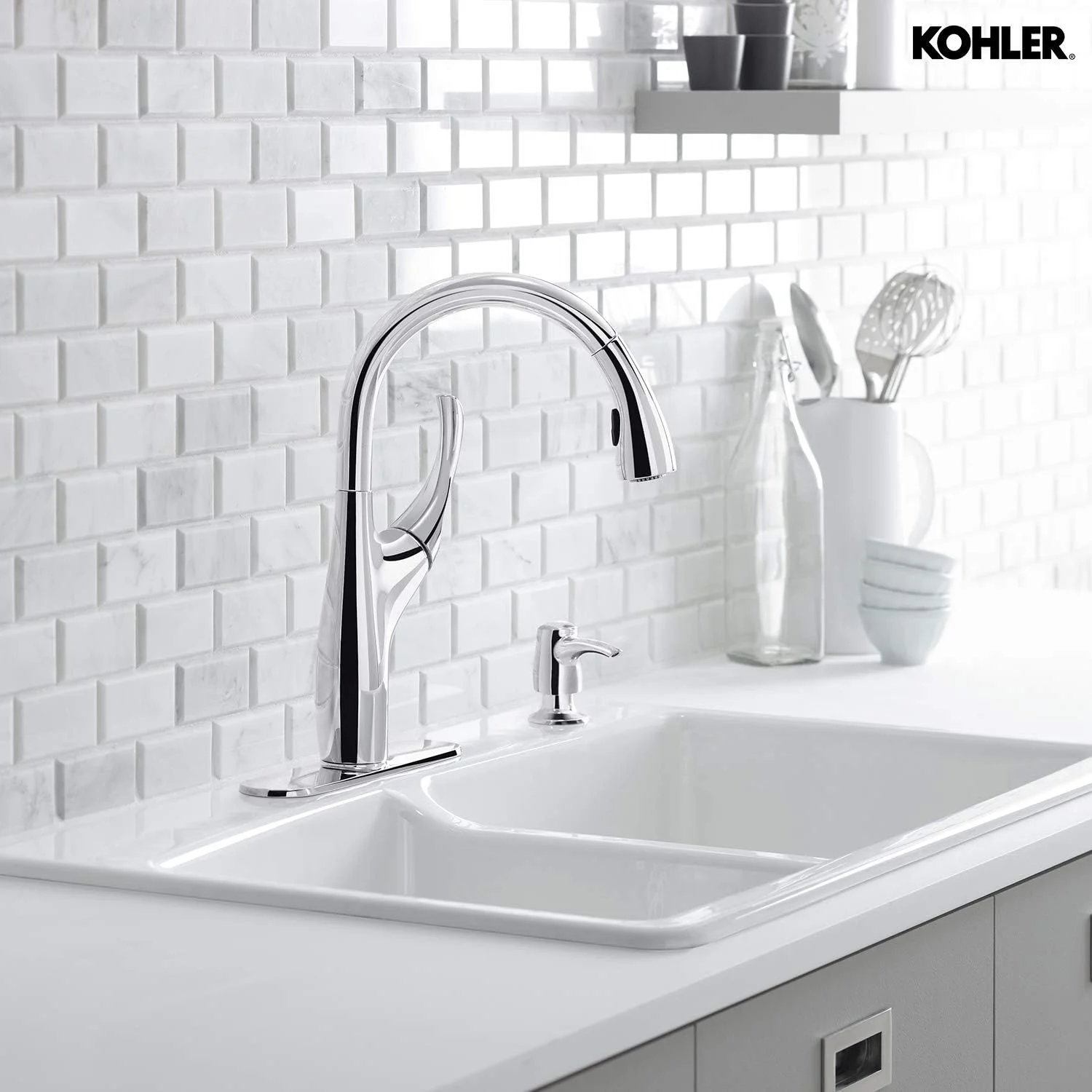 شیر آشپزخانه کولر مدل Mazz با سردوش دستی چند منظوره با فناوری اسپری سر دوش بیرون کشیدنی به همراه جای مایع ظرفشویی/لوسیون، روکش کروم (نقره ای)