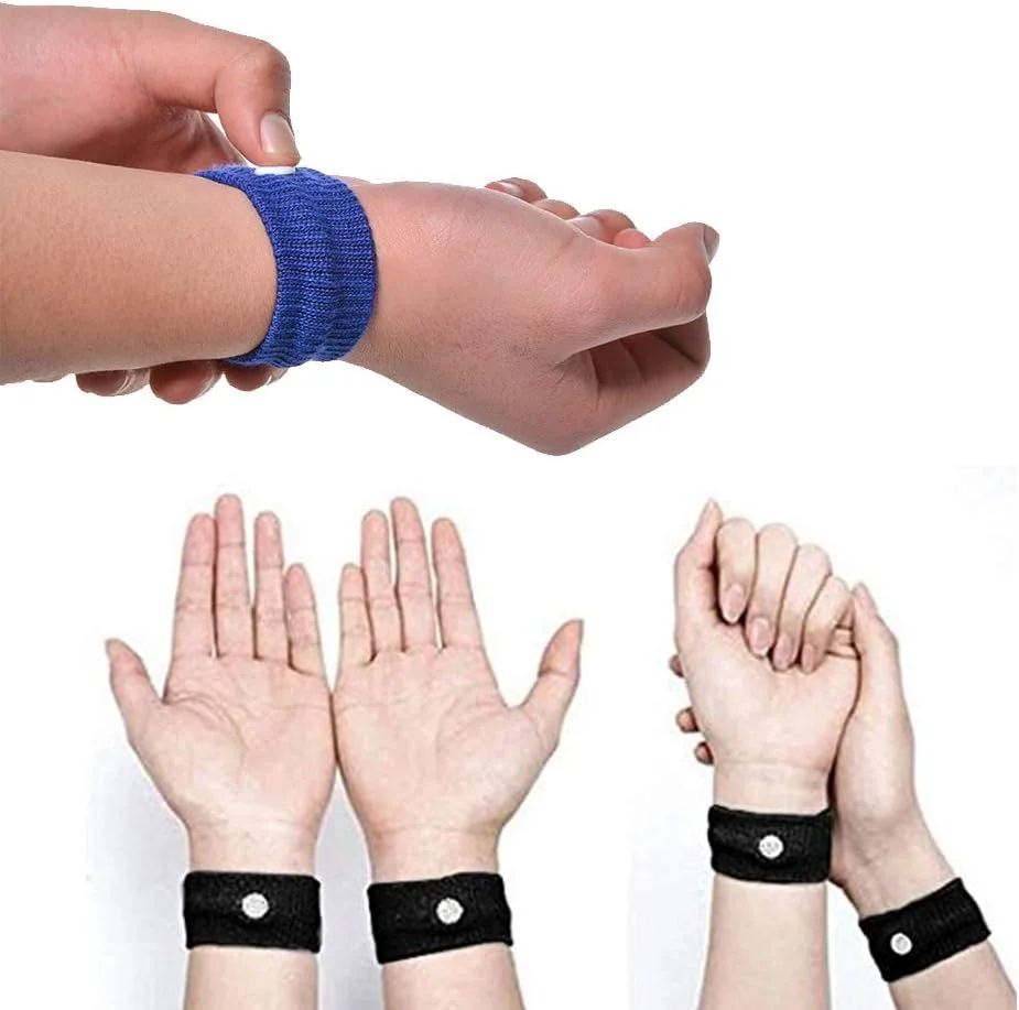 WinCheer: بسته 2 عددی مچ بند ضد تهوع و بیماری حرکتی. کاهش تهوع ناشی از بیماری صبحگاهی، بارداری، دریازدگی، ماشین زدگی، هواپیما زدگی و سایر بیماری های مسافرتی. اصل عملکرد: با فشار دادن نقاط طب سوزنی خاص با توپ پلاستیکی مخصوص برای دستیابی به تعادل. درمان سالم: سالم ترین راه برای تسکین بیماری حرکتی، بدون دارو، بدون عوارض جانبی. سایز جهانی: مناسب برای کودکان و بزرگسالان با مواد پنبه ای نرم و طراحی الاستیک قوی.