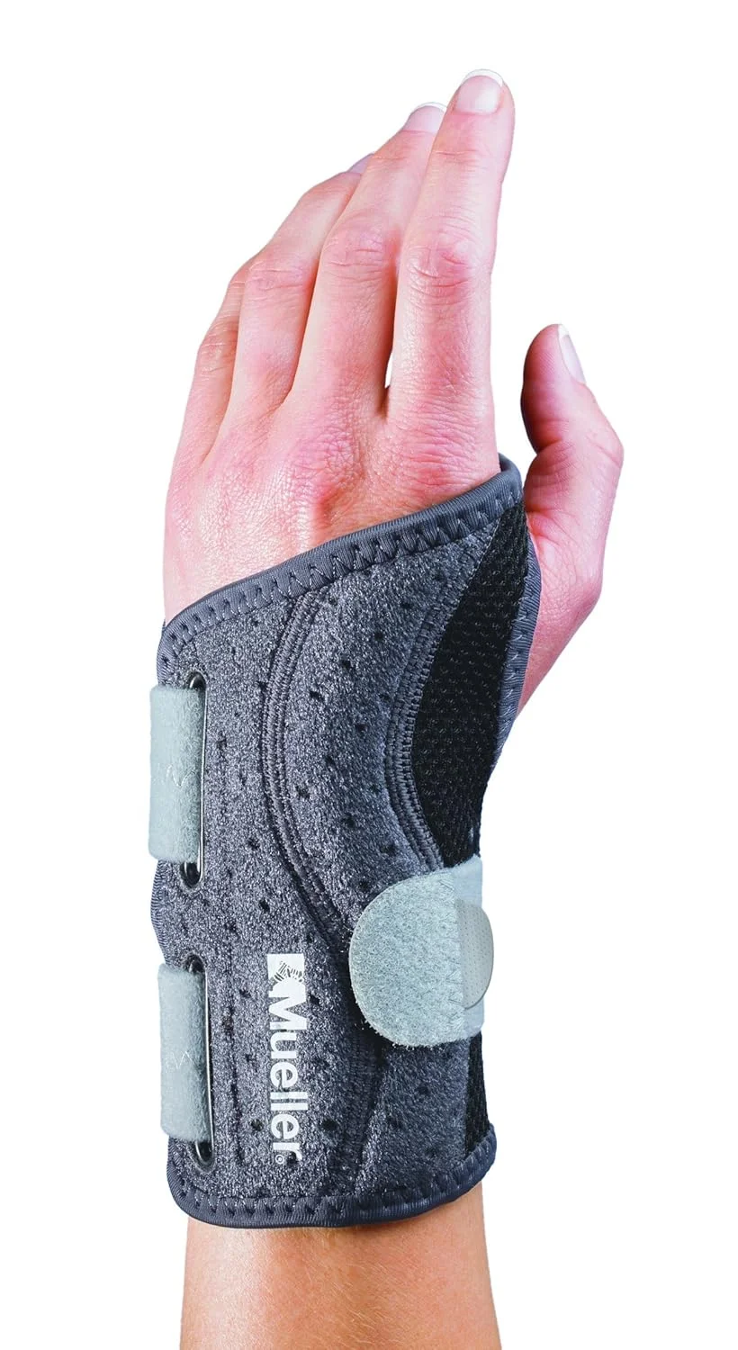 Mueller Adjust-To-Fit Wrist Brace Right 6397
