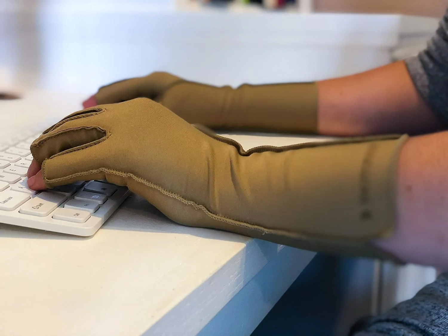 isotoner Women & Men Arthritis Compression Rheumatoid Pain Relief Gloves for joint support with Open/Full finger design, Beige