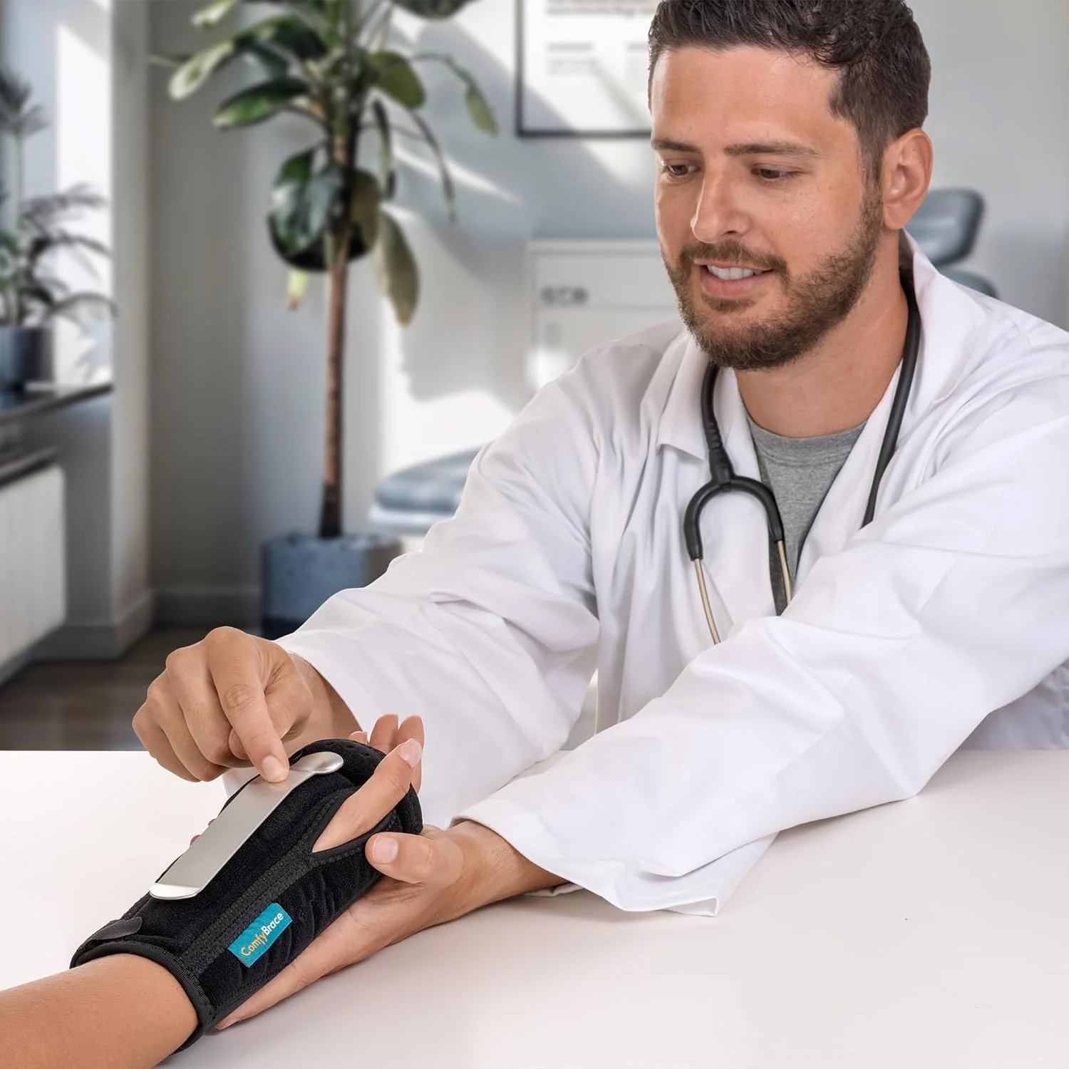 مچ بند طبی ComfyBrace برای خواب - مناسب برای هر دو دست - دارای بالشتک برای کمک به درمان سندرم تونل کارپال و تسکین درد مچ دست، (1 عدد / مچ بند شبانه، سایز آزاد) (بسته 1 عددی)