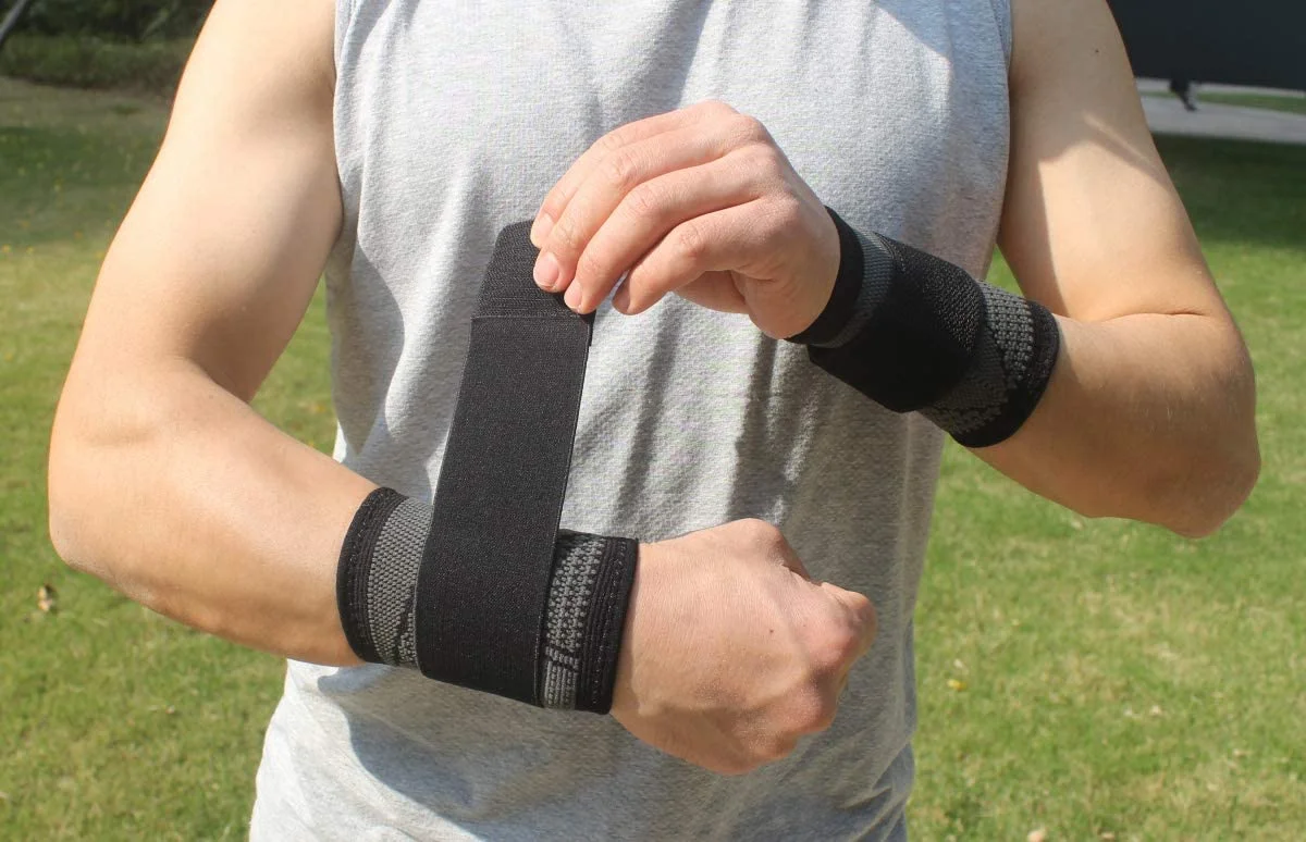 مچ بند آزونی برای سندرم تونل کارپال، بسته 2 عددی، بند مچی فشاری، آستین های محافظ مچ برای کار، تناسب اندام، وزنه برداری، رگ به رگ شدن، تسکین تاندونیت، قابل تنفس (مشکی، L)