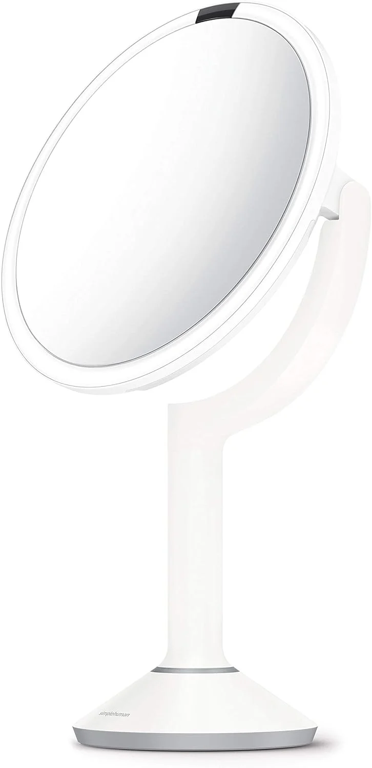 آینه سنسور دار تریو simplehuman، سفید. سیستم نور Tru Lux. بزرگنمایی 10X / 5X / 1X. بدون اعوجاج. قابل شارژ. بدون سیم. سنسور حرکتی. آینه سنسور دار تریو simplehuman، سفید. سیستم نور Tru Lux. بزرگنمایی 10X / 5X / 1X. بدون اعوجاج. قابل شارژ. بدون سیم. سنسور حرکتی.
