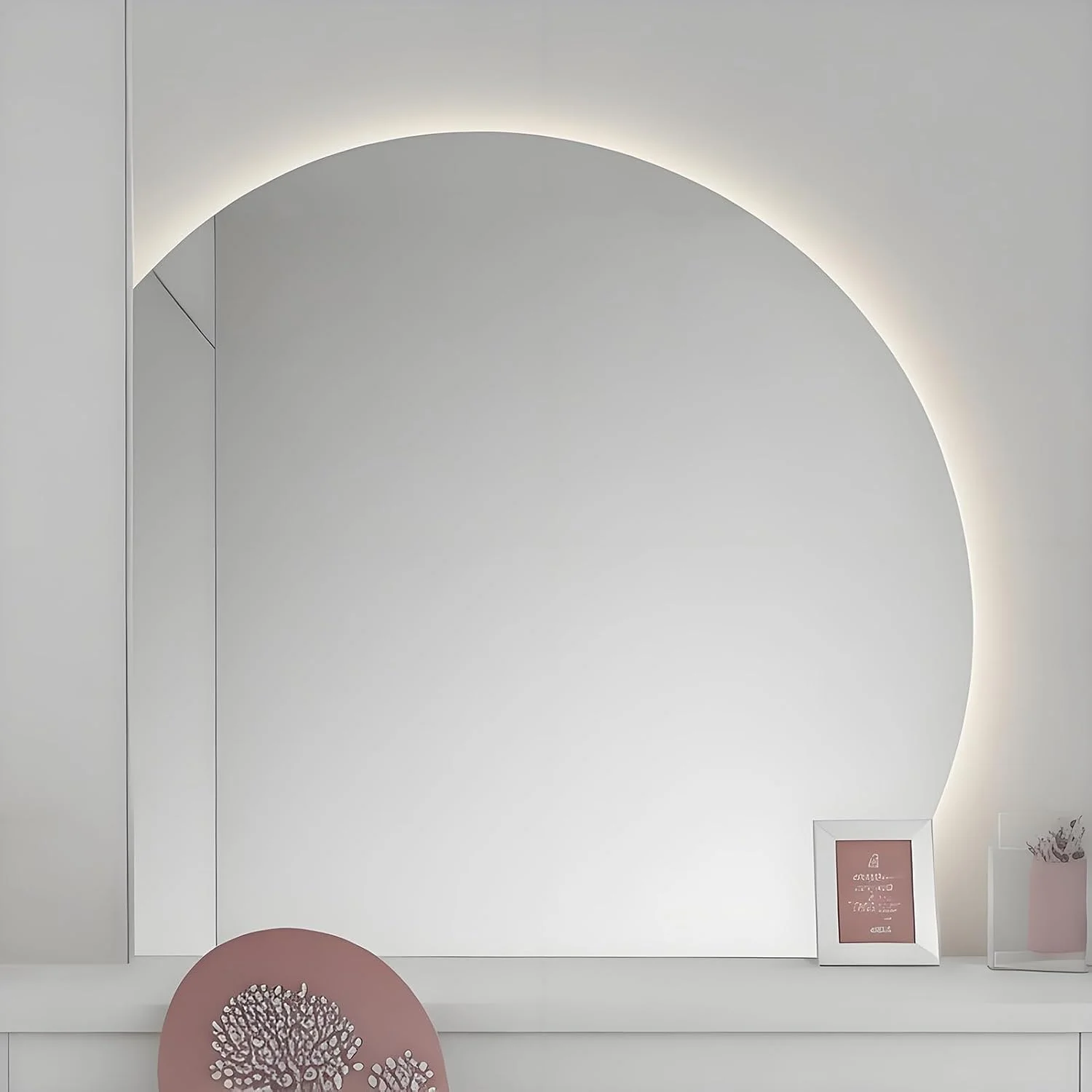 آینه حمام نیم دایره ای، آینه دیواری بدون قاب نامنظم ضد مه، آینه آرایشی هوشمند با نور LED سه رنگ، کلید لمسی هوشمند (برش زیر سمت چپ، 70 سانتی متر) (برش زیر سمت چپ 35.5 اینچ)