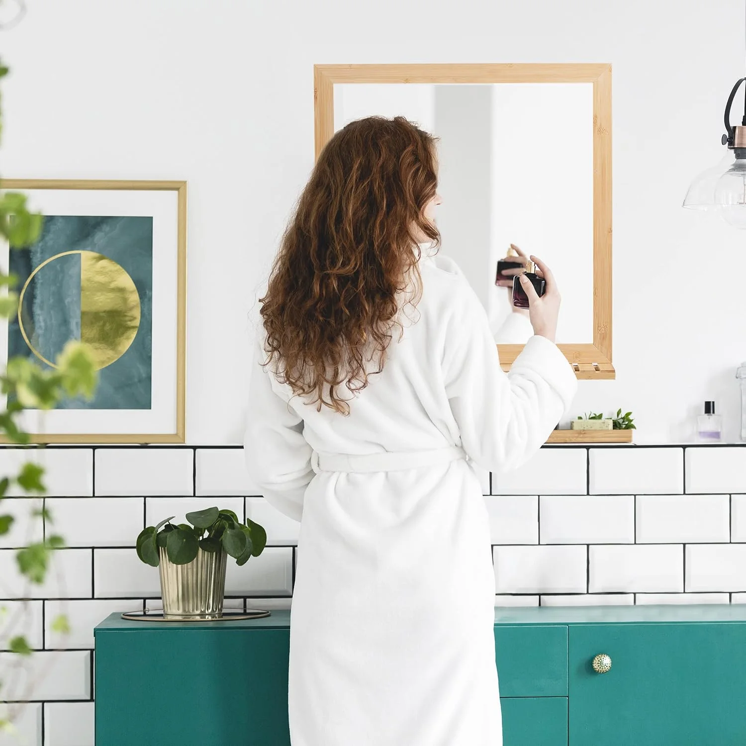 آینه دیواری Relaxdays با قفسه، قاب بامبو، ابعاد 61.5 × 60 × 12 سانتی متر، آینه آویز برای حمام، کمد لباس و سرویس بهداشتی مهمان، رنگ طبیعی