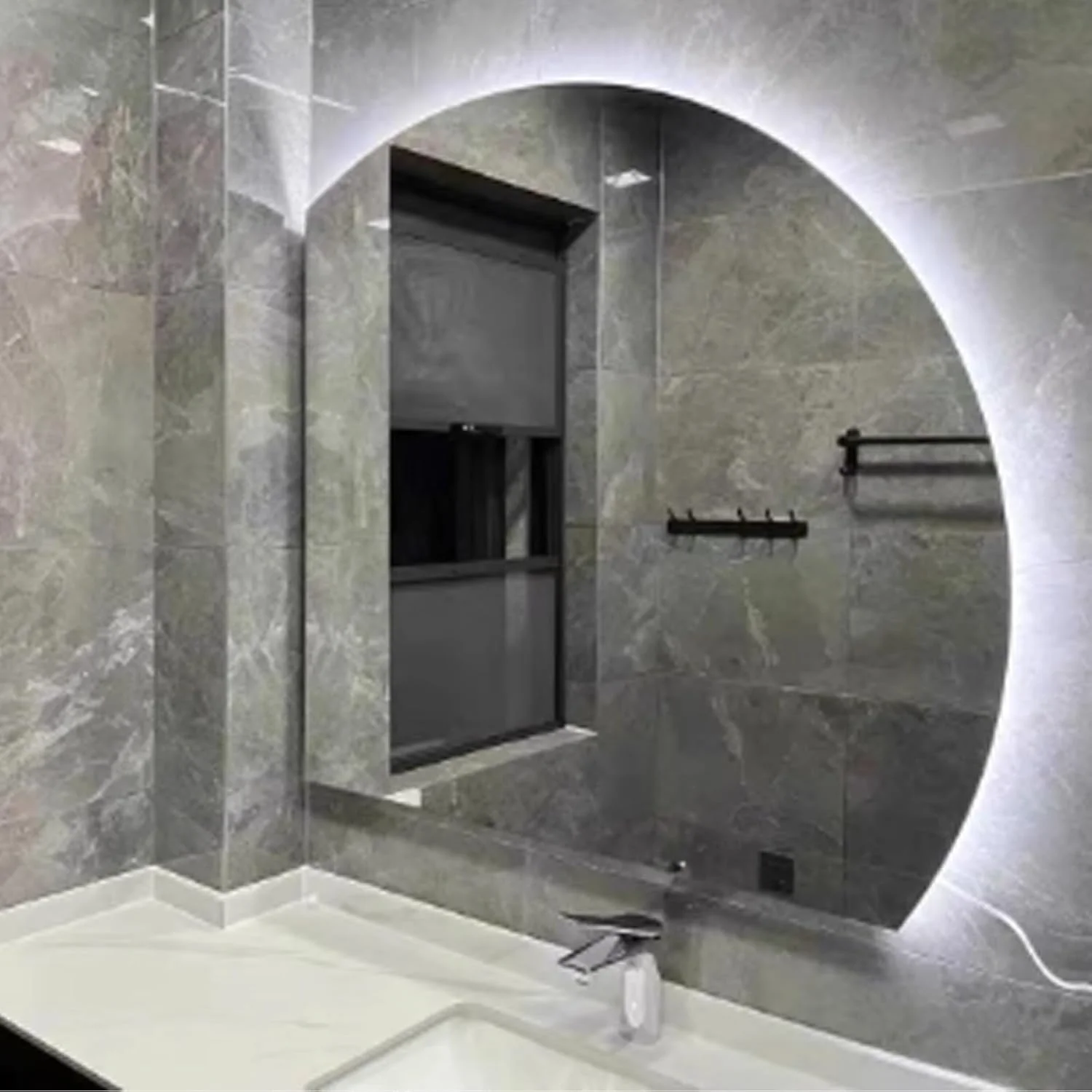 آینه نیم دایره، آینه های نیم دایره برای دیوار، آینه های نیم ماه برای دیوار، آینه روشویی LED دیمر دار نیم دایره، آینه نورانی با پد ضد بخار، آینه حمام ضد مه، 3 رنگ دیمر دار (35.4 اینچ) آینه نیم دایره، آینه های نیم دایره برای دیوار، آینه های نیم ماه برای دیوار، آینه روشویی LED دیمر دار نیم دایره، آینه نورانی با پد ضد بخار، آینه حمام ضد مه، 3 رنگ دیمر دار (35.4 اینچ)