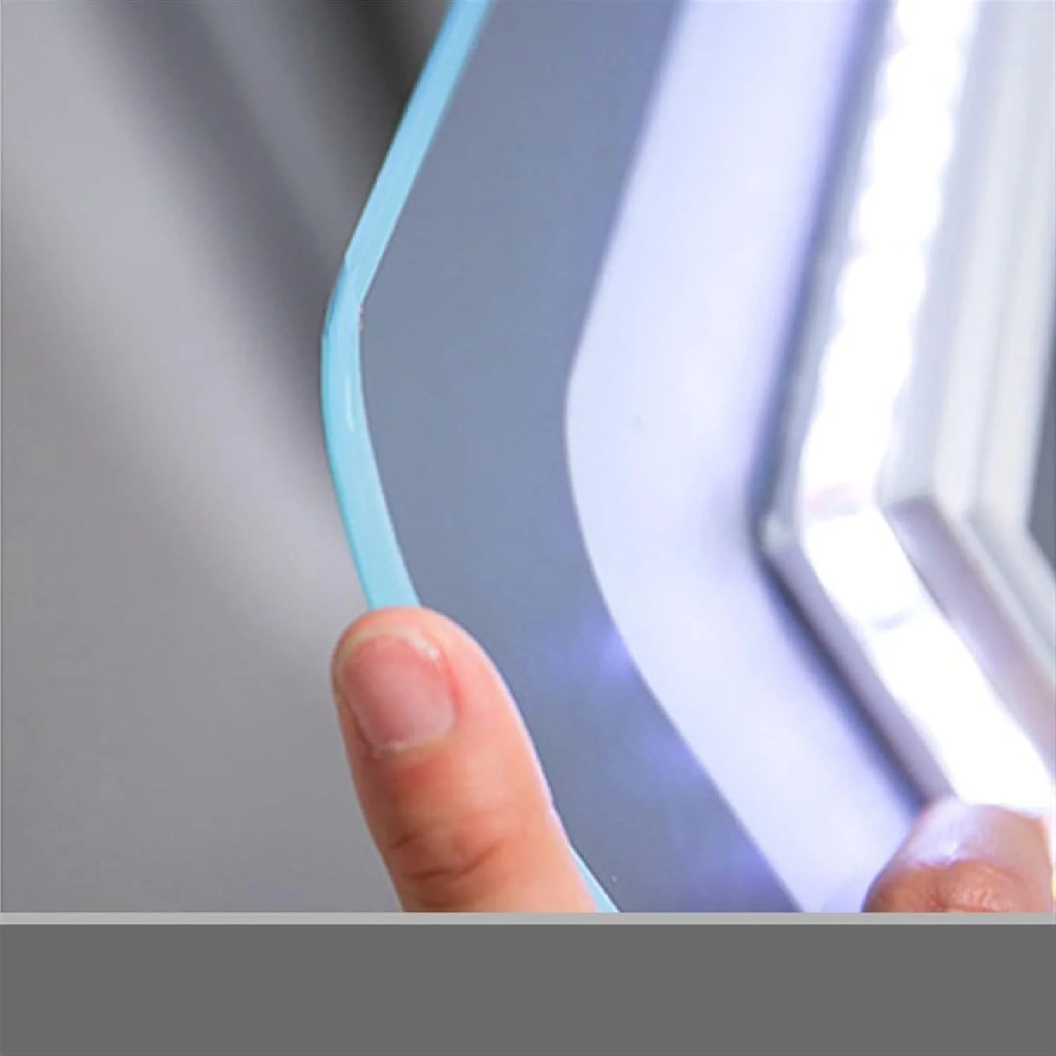 آینه حمام LOYOUYEO بدون قاب، آینه روشویی حمام با نور پس زمینه هوشمند LED سفارشی آینه حمام LOYOUYEO بدون قاب، آینه روشویی حمام با نور پس زمینه هوشمند LED سفارشی