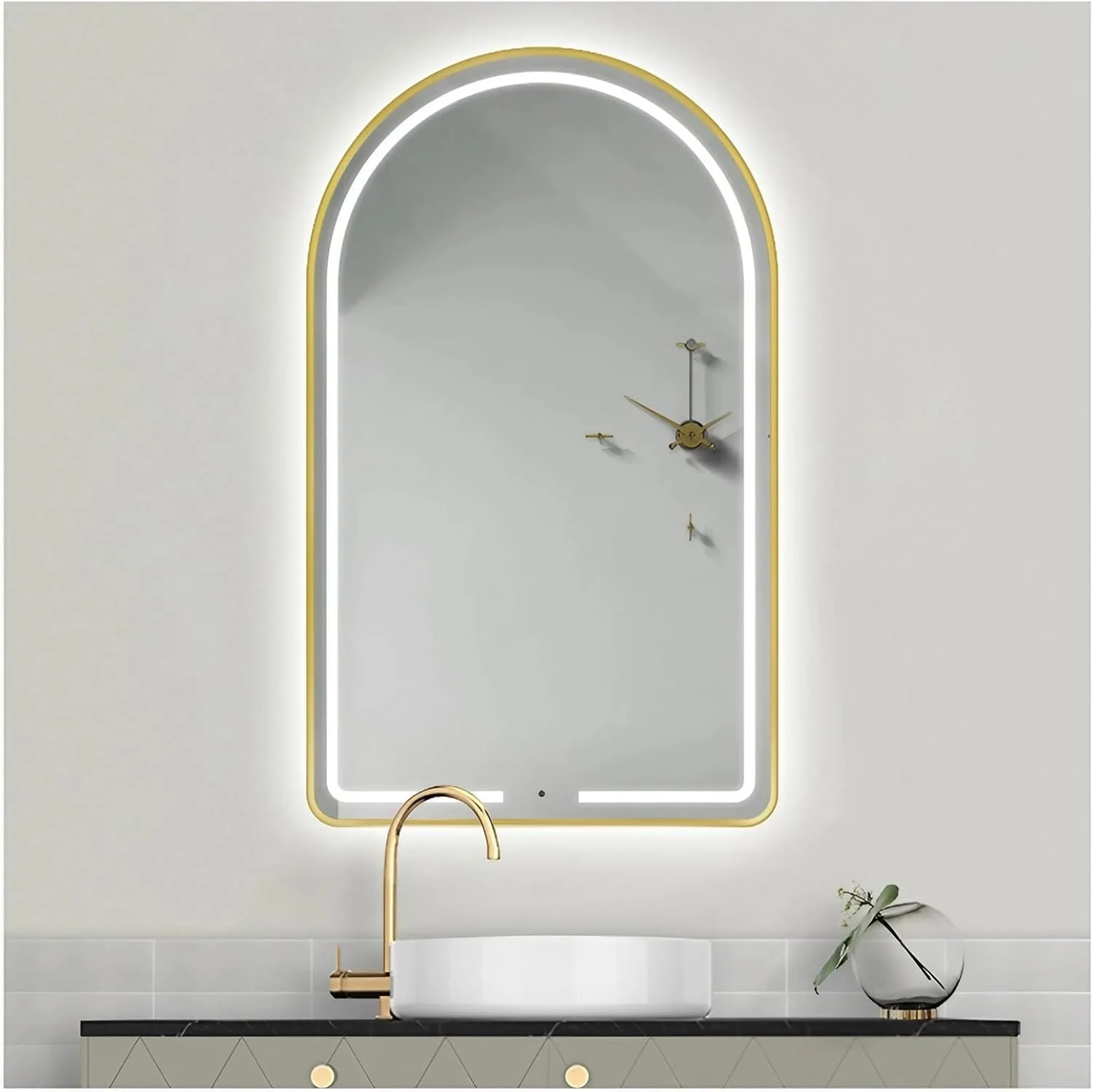 آینه حمام نورپردازی شده با قاب طلایی 500 در 800 میلی متر، آینه روشویی دیواری با نور کم و زیاد شونده و حسگر لمسی