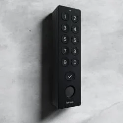 صفحه کلید بیومتریک tedee Keypad PRO برای قفل درب هوشمند | باز و بسته کردن از طریق حسگر اثر انگشت یا کد پین | مشکی