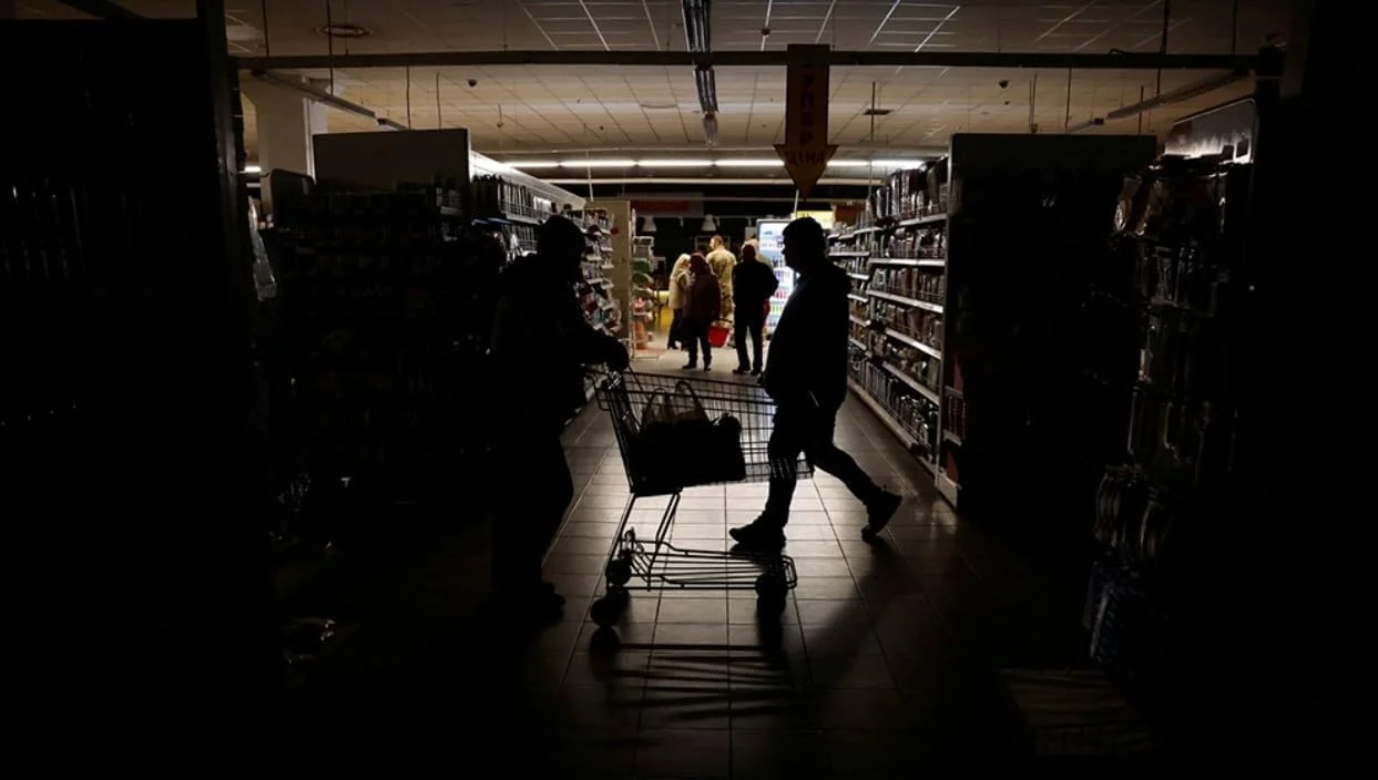 چراغ اضطراری LED مدل FUTURE | توان 4 وات SMD | باتری با 4 ساعت ذخیره انرژی | نصب دیواری | زاویه تابش 120 درجه | رنگ سفید 6500K