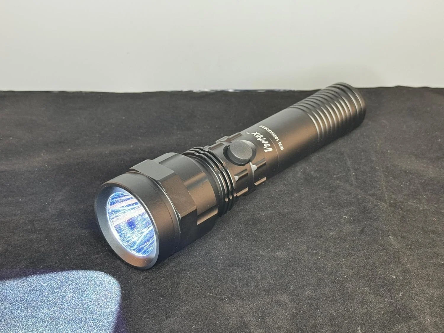 چراغ قوه اضطراری قدرتمند LED مدل Vortex TM604 با قابلیت نصب روی دیوار، توان بالا 1800 لومن، عملکرد تاکتیکی آماده به کار 24/7، ابزار امنیتی برای خودرو و منزل چراغ قوه اضطراری قدرتمند LED مدل Vortex TM604 با قابلیت نصب روی دیوار، توان بالا 1800 لومن، عملکرد تاکتیکی آماده به کار 24/7، ابزار امنیتی برای خودرو و منزل