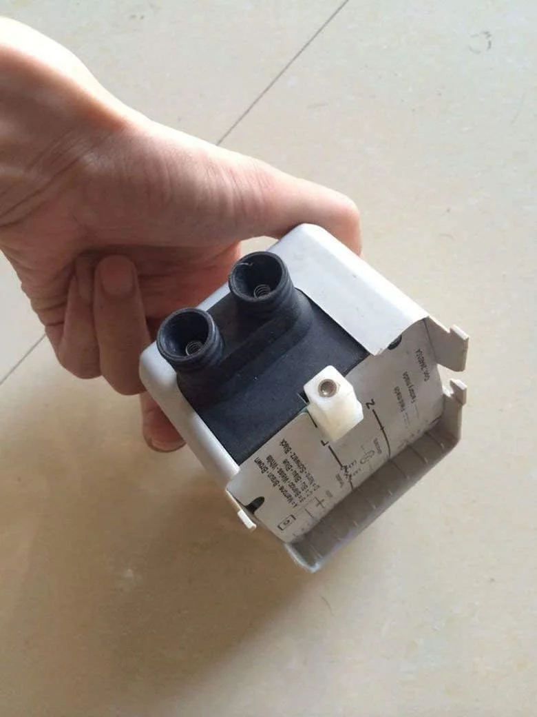 جعبه کنترل 530SE، آشکارساز شعله احتراق، سنسور شعله، جعبه رله اولیه جرقه زن سازگار با کنترلر مشعل روغن Riello 40G با چشم الکترونیکی جعبه کنترل 530SE، آشکارساز شعله احتراق، سنسور شعله، جعبه رله اولیه جرقه زن سازگار با کنترلر مشعل روغن Riello 40G با چشم الکترونیکی