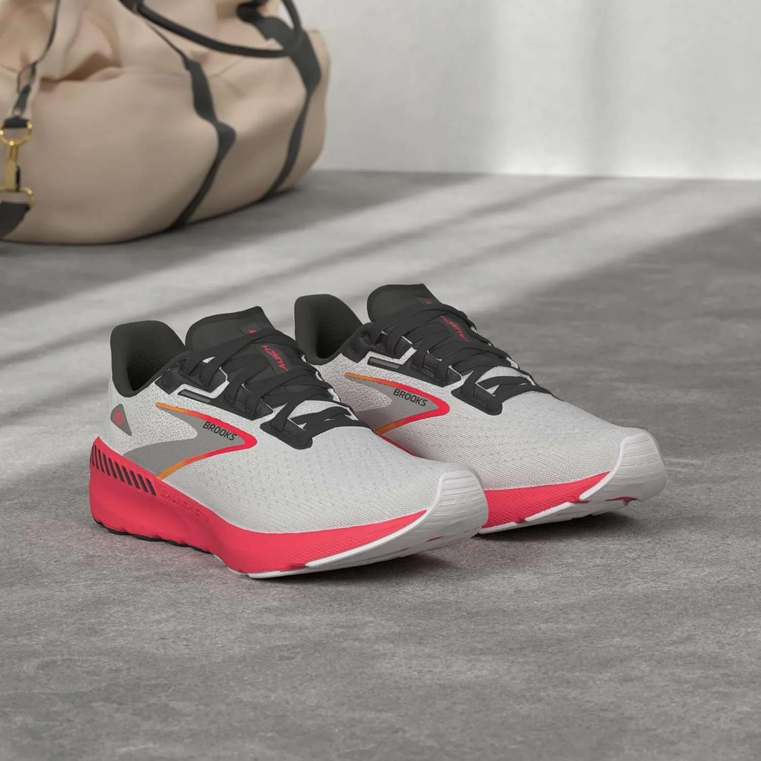 کفش ورزشی زنانه بروکس لانچ جی تی اس 10 کفش ورزشی زنانه بروکس لانچ جی تی اس 10