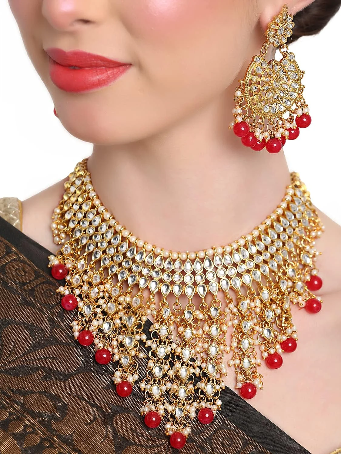 ست جواهرات زنانه شامل گردنبند چوکر مرواریدی و نگین دار به سبک سنتی و جدید، با روکش طلای 18 عیار از Shining Diva Fashion ست جواهرات زنانه شامل گردنبند چوکر مرواریدی و نگین دار به سبک سنتی و جدید، با روکش طلای 18 عیار از Shining Diva Fashion