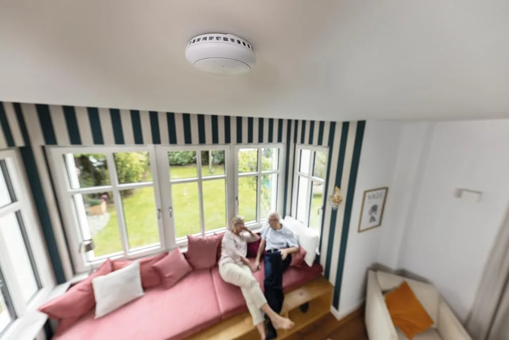 آشکارساز دود ABUS برای سیستم دزدگیر بی سیم Smartvest Pro - آلارم دود بی سیم برای اتاق کودک، اتاق خواب، راهرو، آشپزخانه و سایر اتاق ها - نصب با پیچ یا چسب - تست شده DIN EN 14604