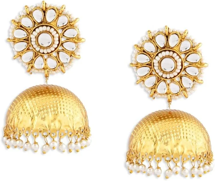 گوشواره جومکی زنانه ZAVERI PEARLS با طراحی ظریف، نگین های Kundan و مروارید، روکش طلای 22 عیار - مدل ZPFK9236