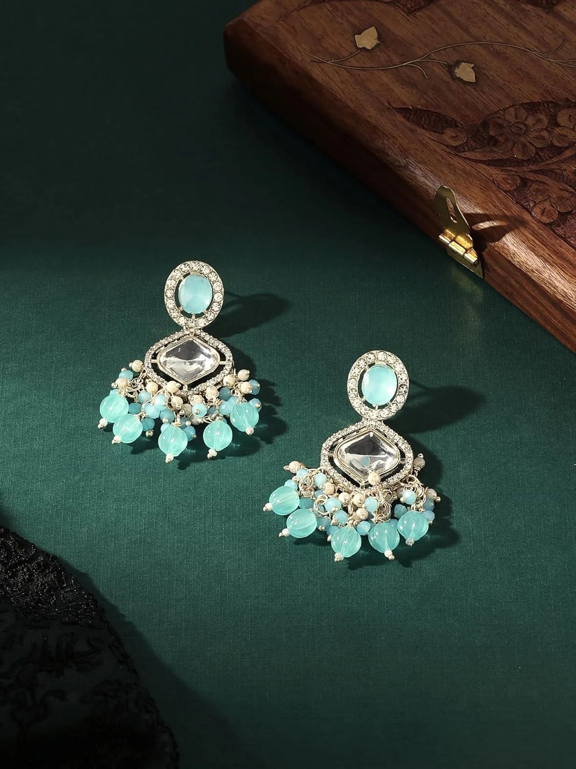 گوشواره آویز زنانه Zaveri Pearls فیروزه ای آبی با الماس اتریشی و سنگ های مصنوعی - ZPFK16918 گوشواره آویز زنانه Zaveri Pearls فیروزه ای آبی با الماس اتریشی و سنگ های مصنوعی - ZPFK16918