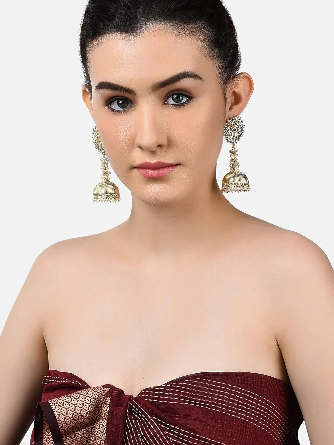 گوشواره زنانه جومکی با طرح خوشه ای مروارید و نگین های Kundan با روکش طلایی ZAVERI PEARLS مدل ZPFK11233 گوشواره زنانه جومکی با طرح خوشه ای مروارید و نگین های Kundan با روکش طلایی ZAVERI PEARLS مدل ZPFK11233