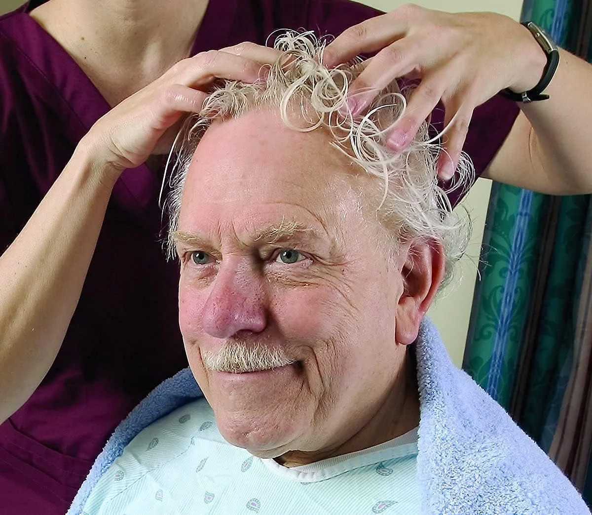 شامپو بدون نیاز به آبکشی، 473 میلی لیتر - موها را شاداب، تمیز و بدون بو می کند، فرمول بدون نیاز به آبکشی شامپو بدون نیاز به آبکشی، 473 میلی لیتر - موها را شاداب، تمیز و بدون بو می کند، فرمول بدون نیاز به آبکشی