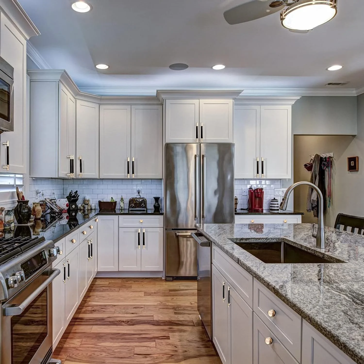 دستگیره کابینت GTKHAAPPY بسته 2 عددی، 15.7 سانتی متری، مدرن مشکی و طلایی، دستگیره های آلومینیومی کابینت، سخت افزار کشو با طرح الماس آجدار برای درب کابینت آشپزخانه و حمام (فاصله مرکز سوراخ 12.7 سانتی متر) دستگیره کابینت GTKHAAPPY بسته 2 عددی، 15.7 سانتی متری، مدرن مشکی و طلایی، دستگیره های آلومینیومی کابینت، سخت افزار کشو با طرح الماس آجدار برای درب کابینت آشپزخانه و حمام (فاصله مرکز سوراخ 12.7 سانتی متر)