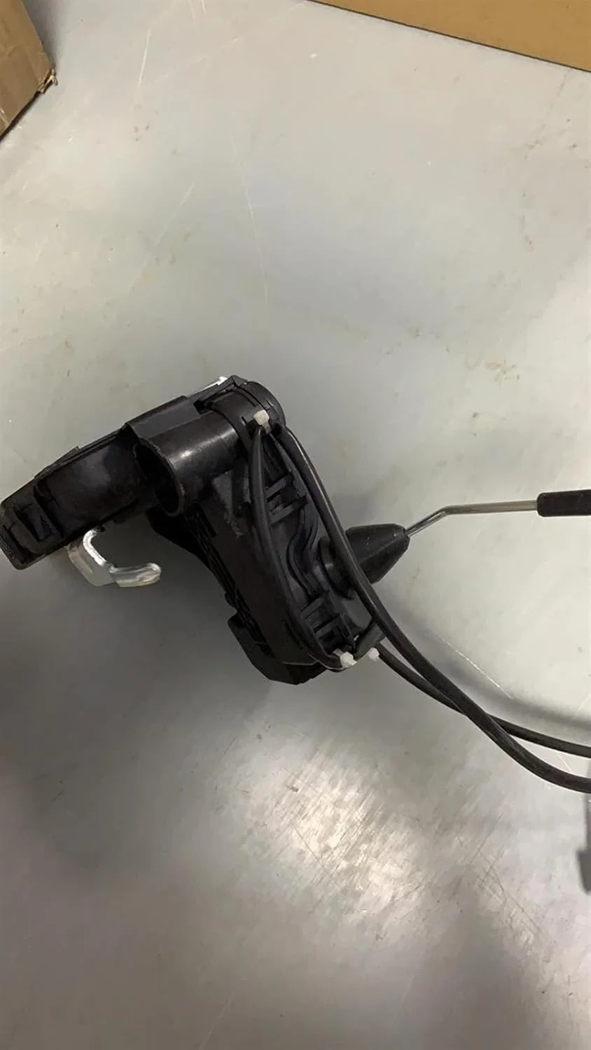 اکچویتور قفل درب جلو راست Rynplex، مناسب برای، کلاس E W211 A2117200635 A2117200435 2117200635 2117200435 قفل صندوق عقب خودرو