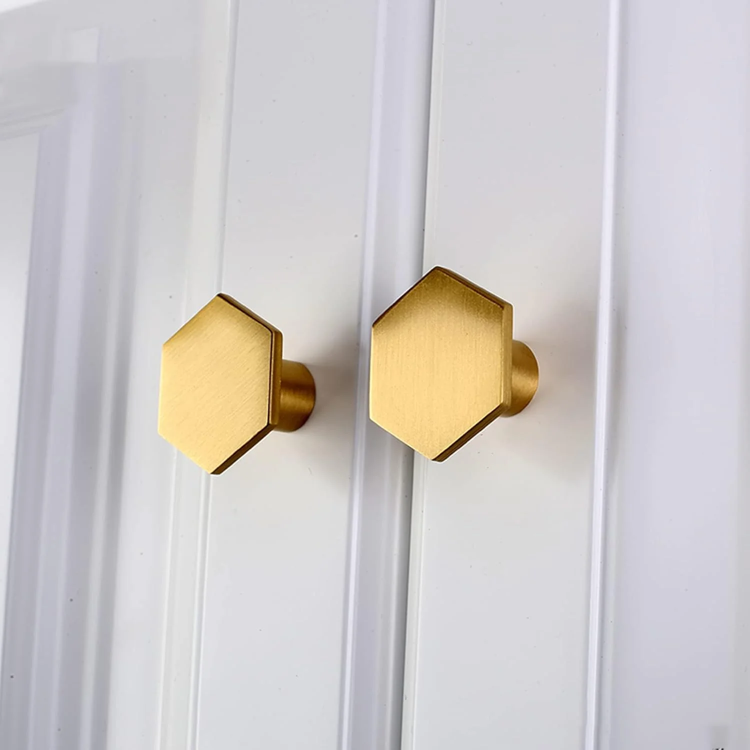 دستگیره کابینت MAKINGTEC طلایی، دستگیره کشو برنجی جامد، دستگیره کمد با 6 پیچ برای کشو، کمد لباس، کابینت، درها، دکوراسیون (6 عدد)