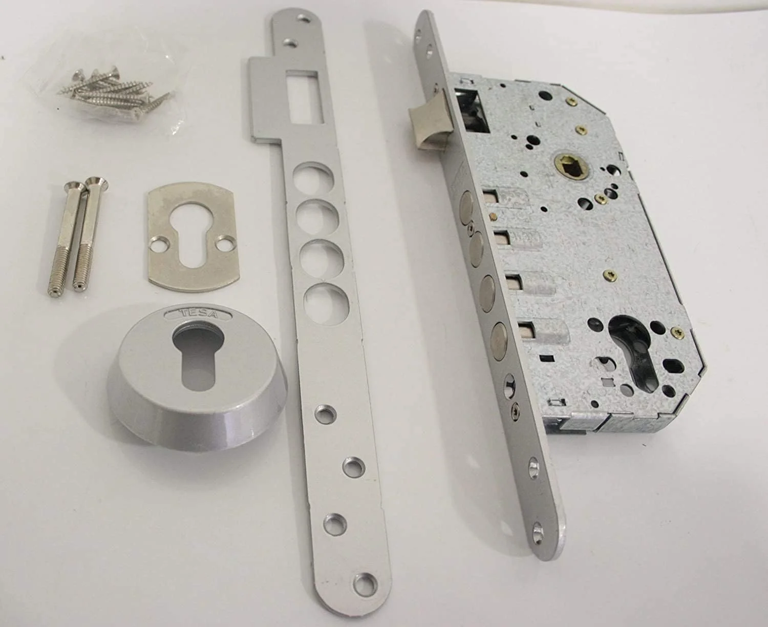 قفل امنیتی تک نقطه‌ای Tesa Assa Abloy TFB7Q 1 R100B برای درب‌های چوبی، روکش برنجی، سیلندر 30 × 30 میلی‌متر