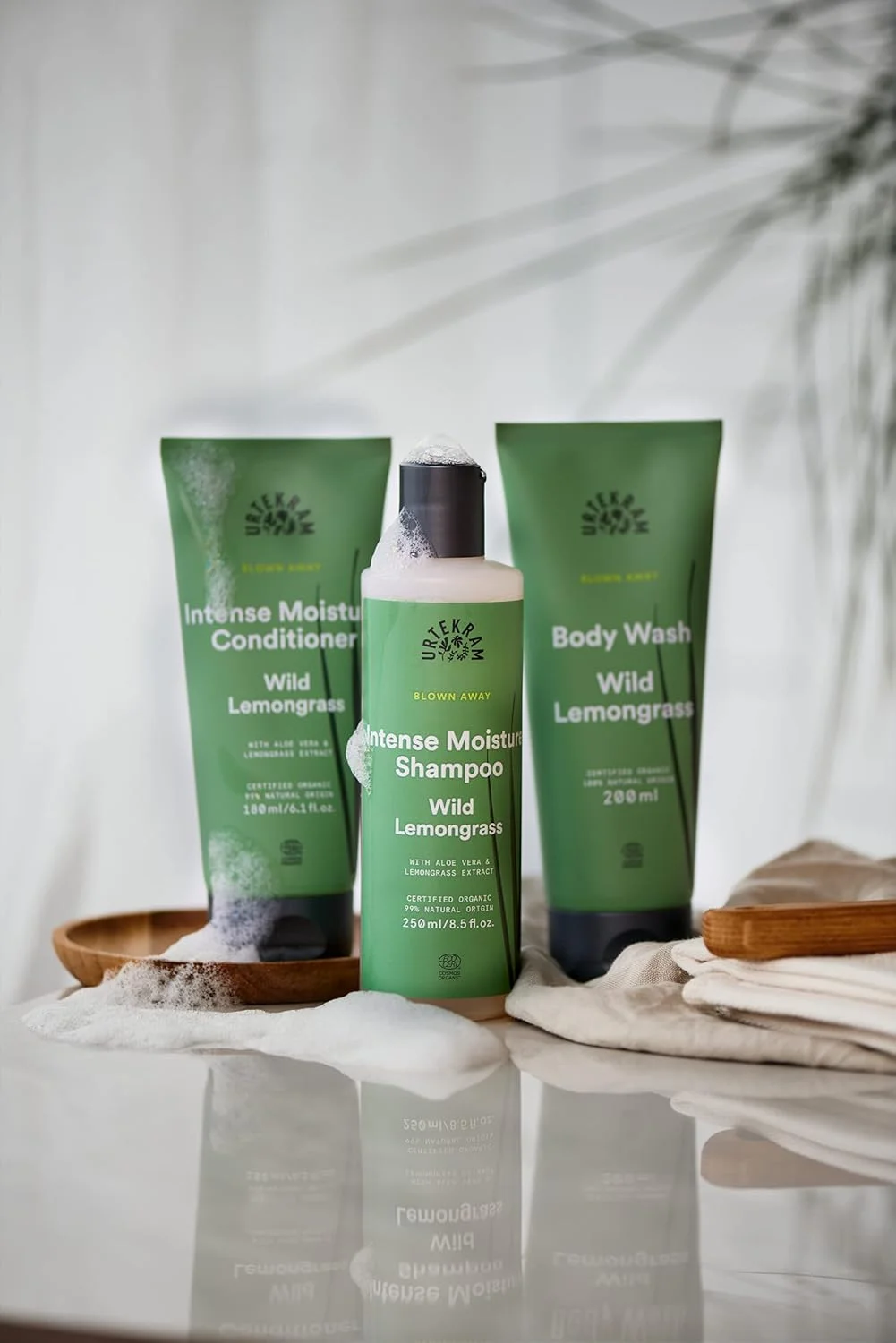 شامپو مرطوب کننده موهای معمولی Urtekram با رایحه لیمو وحشی، 250 میلی لیتر | حاوی عصاره آلوئه ورا و علف لیمو | 100% ارگانیک | وگان شامپو مرطوب کننده موهای معمولی Urtekram با رایحه لیمو وحشی، 250 میلی لیتر | حاوی عصاره آلوئه ورا و علف لیمو | 100% ارگانیک | وگان