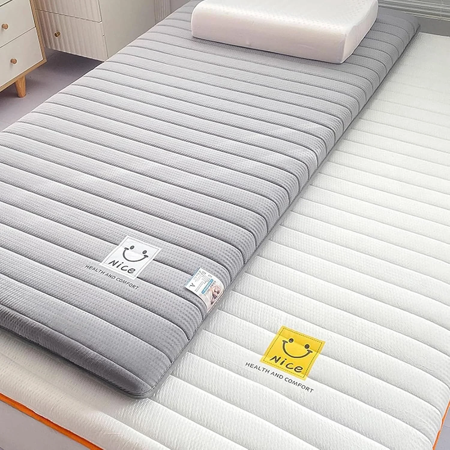 تشک تاتامی تاشو ژاپنی SXRLDZS، تشک فوتون نرم و قابل حمل با ضخامت 5 سانتی متر، تشک کمپینگ رول آپ، مناسب برای مهمانان، خوابگاه های دانشجویی، کمپینگ، مبل و صندلی های استراحت (خاکستری، 150 * 190 سانتی متر) تشک تاتامی تاشو ژاپنی SXRLDZS، تشک فوتون نرم و قابل حمل با ضخامت 5 سانتی متر، تشک کمپینگ رول آپ، مناسب برای مهمانان، خوابگاه های دانشجویی، کمپینگ، مبل و صندلی های استراحت (خاکستری، 150 * 190 سانتی متر)