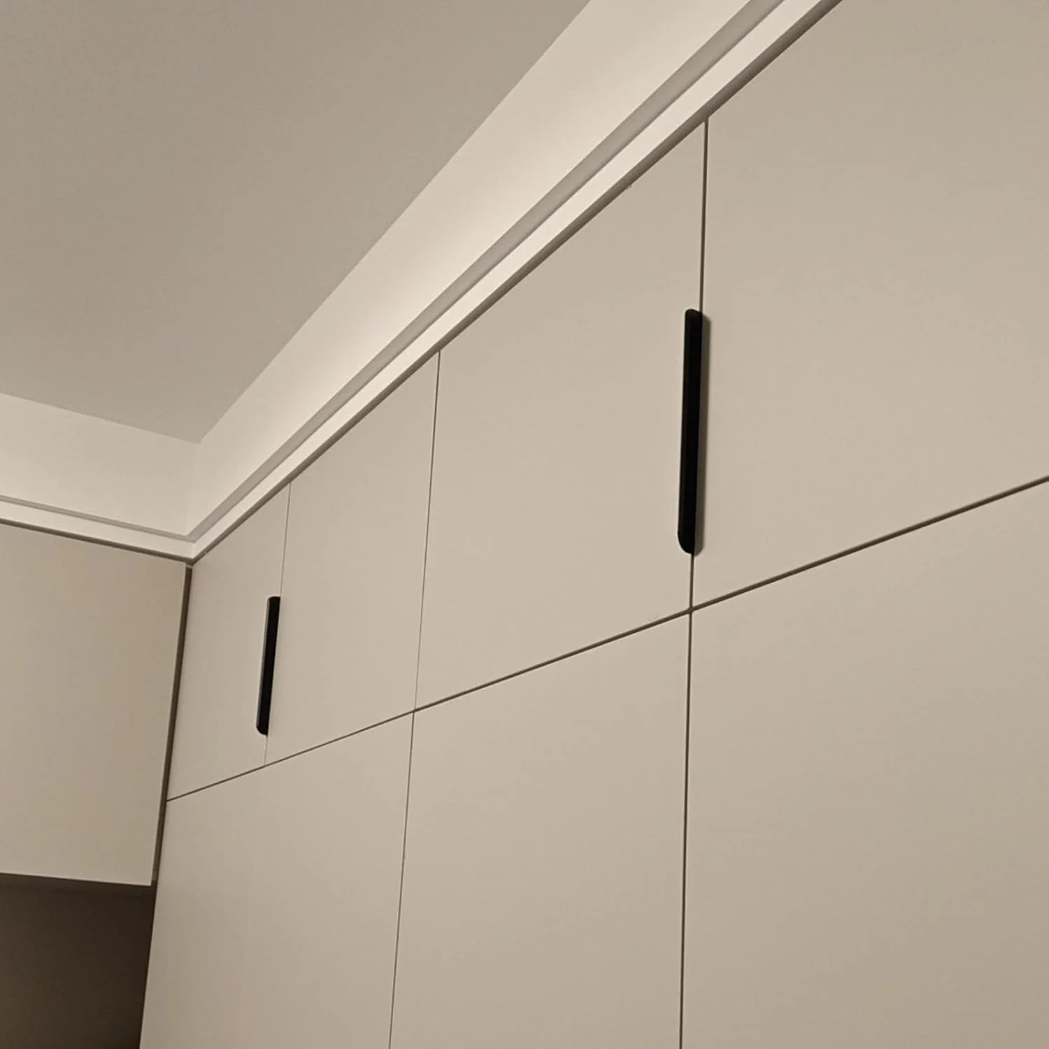 ست چهارتایی دستگیره کابینت قابل حمل برای کشوهای مینیمالیستی، دستگیره های مقاوم آلیاژ آلومینیوم، سخت افزار مدرن آشپزخانه، دستگیره انگشتی ست چهارتایی دستگیره کابینت قابل حمل برای کشوهای مینیمالیستی، دستگیره های مقاوم آلیاژ آلومینیوم، سخت افزار مدرن آشپزخانه، دستگیره انگشتی