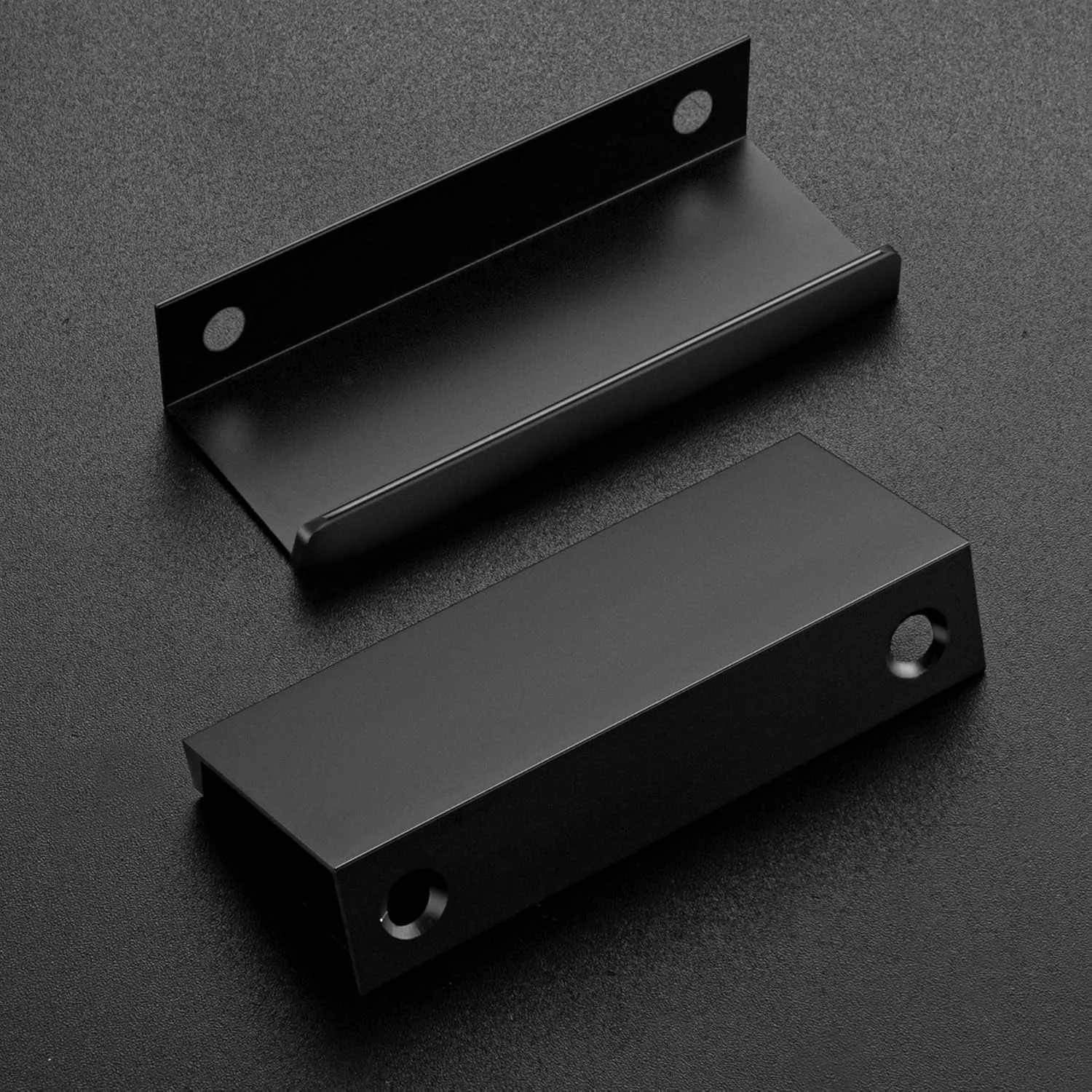 دستگیره مخفی کابینت هوم اکسپرت، بسته 10 عددی، فاصله سوراخ 64 میلی متر، دستگیره لبه کابینت مشکی، دستگیره انگشتی کابینت، دستگیره مخفی زبانه دار برای کشو آشپزخانه