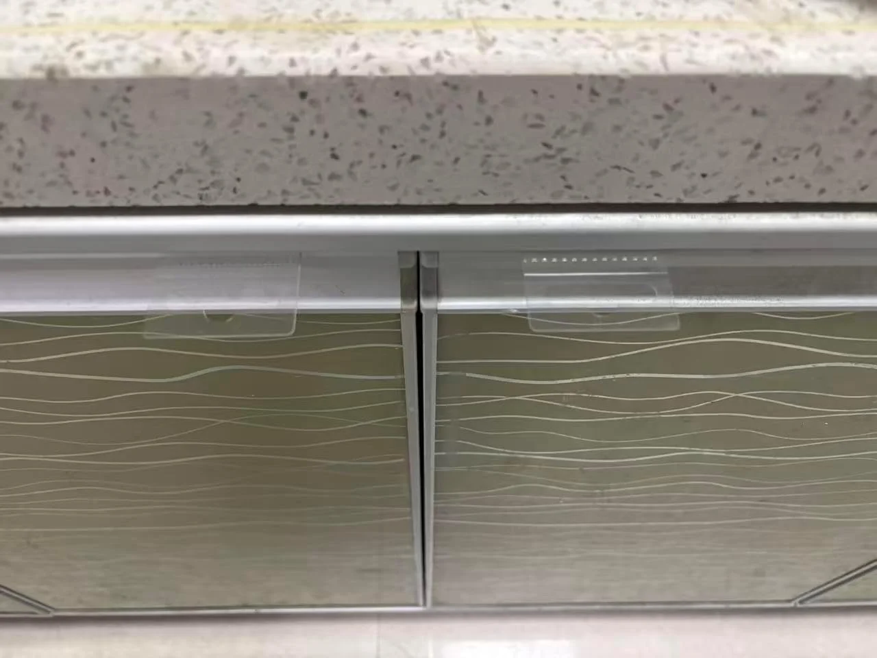 دستگیره لبه ای کابینت Aogigigio - 100 عدد دستگیره مخفی انگشتی لبه ای چسبی شفاف برای کابینت و کشو