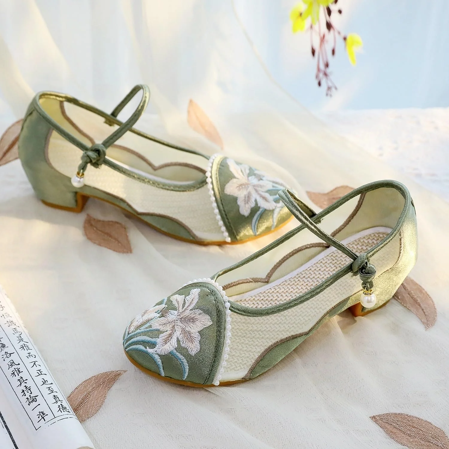 کفش زنانه توری تنفسی با گلدوزی گل، سبک قومی، کفش های بند دار مچ پا، کفش های سنتی چینی باستانی به سبک هانفو، کفش های رقص یوگا