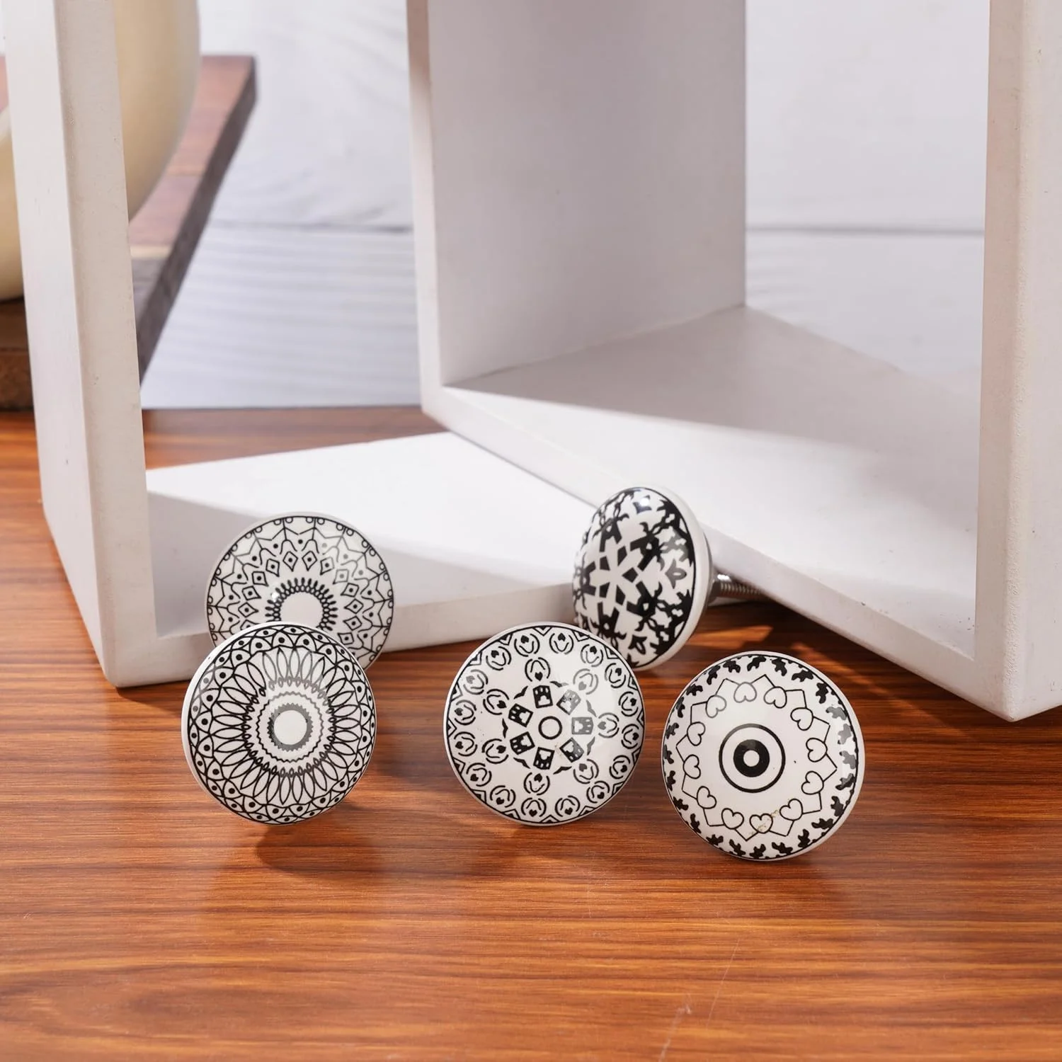 ست 10 عددی دستگیره سرامیکی آجونی، مشکی و سفید، طرح‌دار، مناسب درب کمد، کشو و دستگیره مبلمان برای کابینت آشپزخانه، کشوهای کمد حمام، سفال دست ساز، دستگیره‌های تزئینی