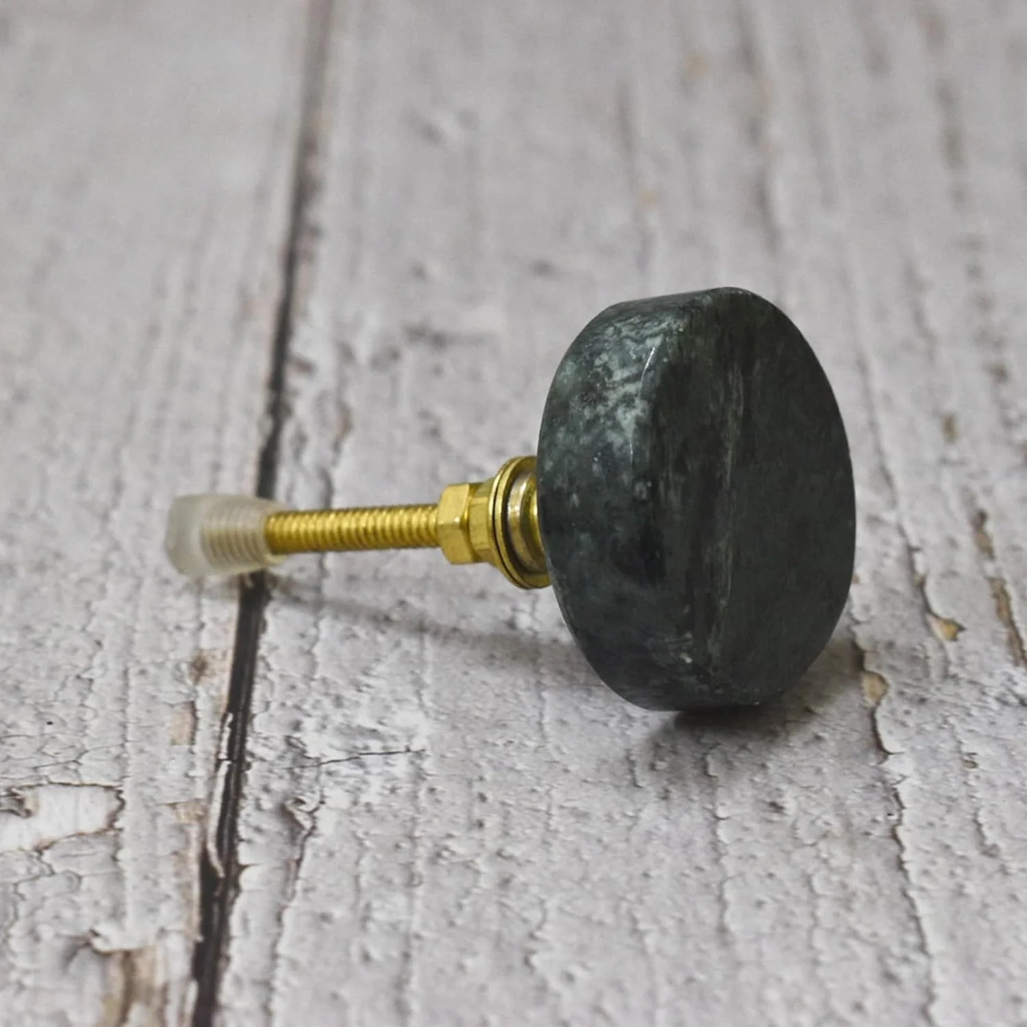 دستگیره های گرد مرمری ARTISNO - ست 6 عددی دستگیره تزئینی گرد سبز مرمری با پیچ برنجی برای سخت افزار کابینت آشپزخانه منزل، کمد، درب شیشه ای، دراور، کمد لباس و کشو (قطر 1.5 اینچ) دستگیره های گرد مرمری ARTISNO - ست 6 عددی دستگیره تزئینی گرد سبز مرمری با پیچ برنجی برای سخت افزار کابینت آشپزخانه منزل، کمد، درب شیشه ای، دراور، کمد لباس و کشو (قطر 1.5 اینچ)