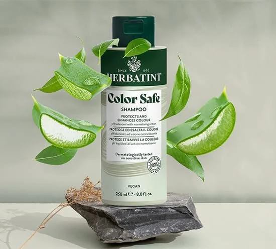 شامپو محافظ رنگ مو هرباتینت کالر سیف - 260 میلی لیتر | طراحی شده ویژه برای مراقبت و محافظت از موهای رنگ شده | حاوی آلوئه ورا ارگانیک، pH اسیدی، 93% مواد طبیعی، وگان
