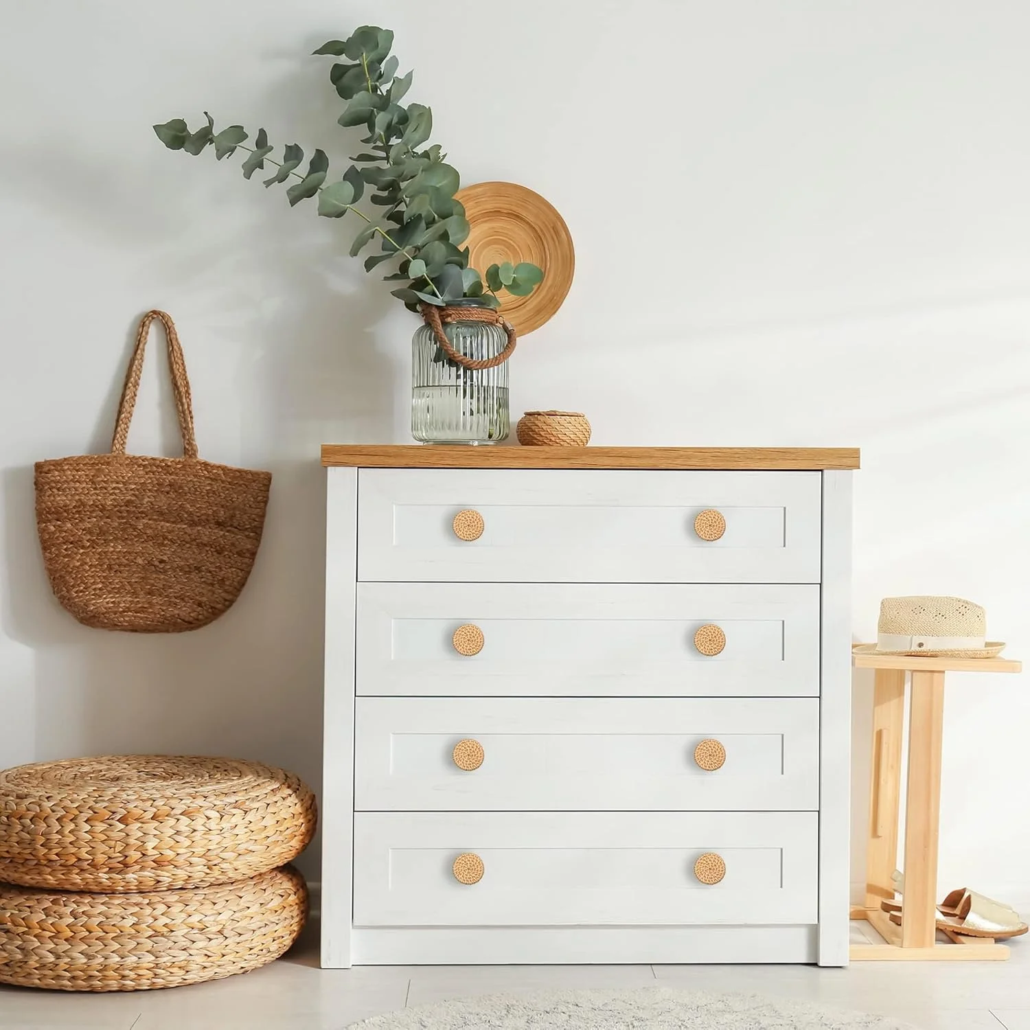 دستگیره چوبی با روکش کاج KNP، مناسب برای کشو، سایز 30 میلی‌متر، 4 عددی، یک راه حل کلاسیک و بادوام برای دستگیره کشو، کابینت، کمد و مبلمان است.