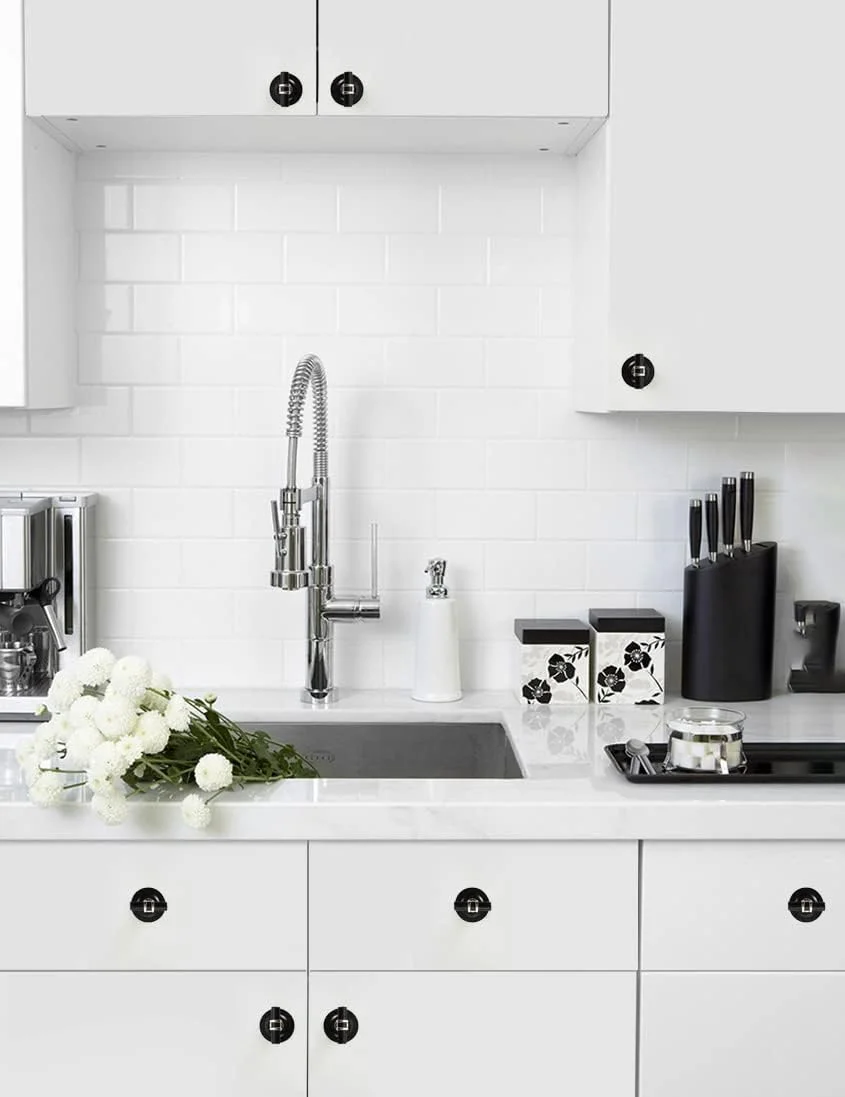 بسته 2 عددی دستگیره خود چسب CcHhyyt، دستگیره کابینت، دستگیره درب، دستگیره کشو، دستگیره برای چسباندن، دستگیره فلزی، دستگیره مبلمان، ساخته شده از آلیاژ روی، دستگیره درب کشویی برای کابینت آشپزخانه