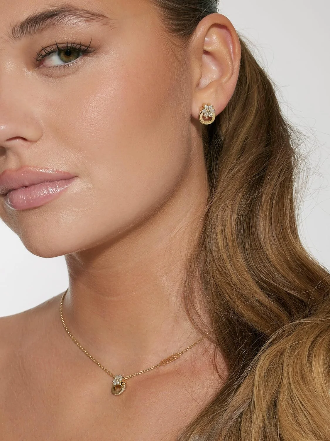 گوشواره زنانه گس مدل Lily Flower JUBE05108JWYG گوشواره زنانه گس مدل Lily Flower JUBE05108JWYG