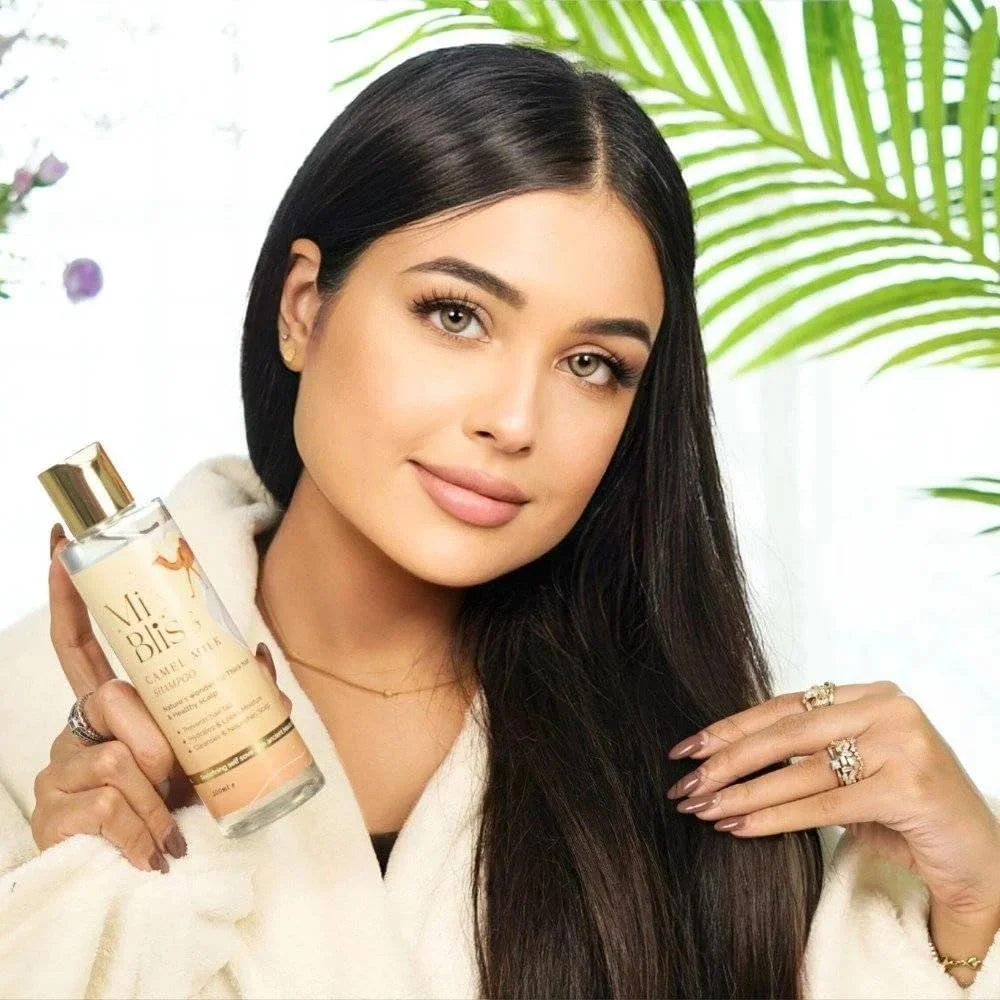 شامپو شیر شتر می بلیس | غنی شده طبیعی با ویتامین C، D، E، اسید لاکتیک و اسیدهای چرب | آبرسانی و تقویت عمیق | تغذیه کننده پوست سر، کاهش ریزش مو و کنترل شوره سر | بدون سولفات - 200 میلی لیتر