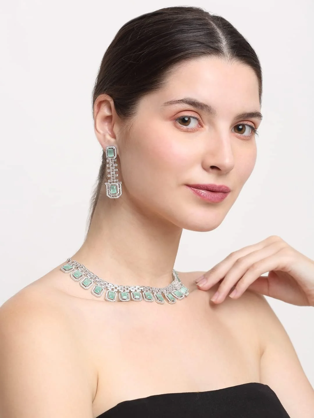 ست جواهرات نقره ای با الهام از سلبریتی YouBella به همراه گوشواره برای دختران و زنان (YBNK_50443) (سبز)، سایز آزاد، برنج، زیرکونیا مکعبی ست جواهرات نقره ای با الهام از سلبریتی YouBella به همراه گوشواره برای دختران و زنان (YBNK_50443) (سبز)، سایز آزاد، برنج، زیرکونیا مکعبی