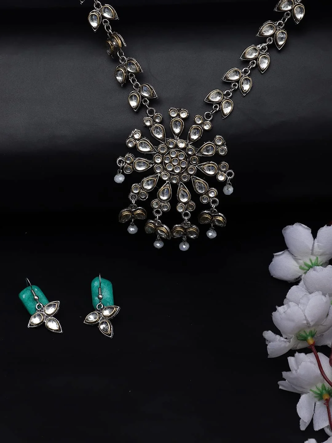 ست جواهرات نقره ای اکسید شده YouBella، شامل گردنبند و گوشواره، مناسب برای دختران و زنان (مدل 1) ست جواهرات نقره ای اکسید شده YouBella، شامل گردنبند و گوشواره، مناسب برای دختران و زنان (مدل 1)