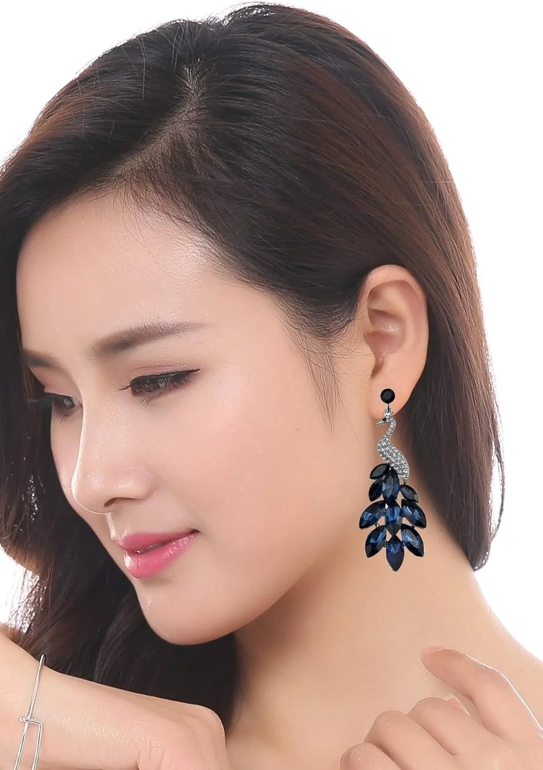 گوشواره های زنانه YouBella Jewellery طرح طاووس نگین زیرکونیا سویسی، آبکاری طلا، مناسب مهمانی و فشن (آبی) گوشواره های زنانه YouBella Jewellery طرح طاووس نگین زیرکونیا سویسی، آبکاری طلا، مناسب مهمانی و فشن (آبی)