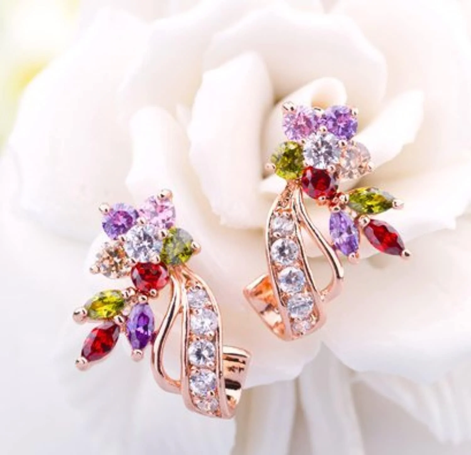 یوBella گوشواره های آویز طلایی رنگ مجلسی شیک زنانه (چند رنگ) (YBEAR_31127D) یوBella گوشواره های آویز طلایی رنگ مجلسی شیک زنانه (چند رنگ) (YBEAR_31127D)