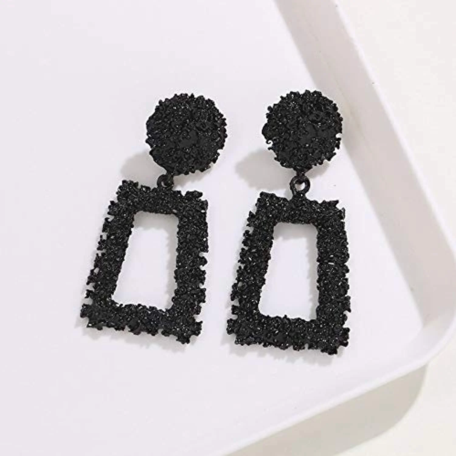 گوشواره های برنجی کریستالی دست ساز الهام گرفته از افراد مشهور YouBella Jewellery برای زنان (مشکی)