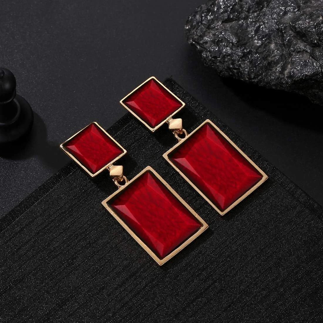 گوشواره زنانه YouBella Jewellery، کریستال روکش طلایی دست ساز برای دختران و زنان (قرمز) گوشواره زنانه YouBella Jewellery، کریستال روکش طلایی دست ساز برای دختران و زنان (قرمز)