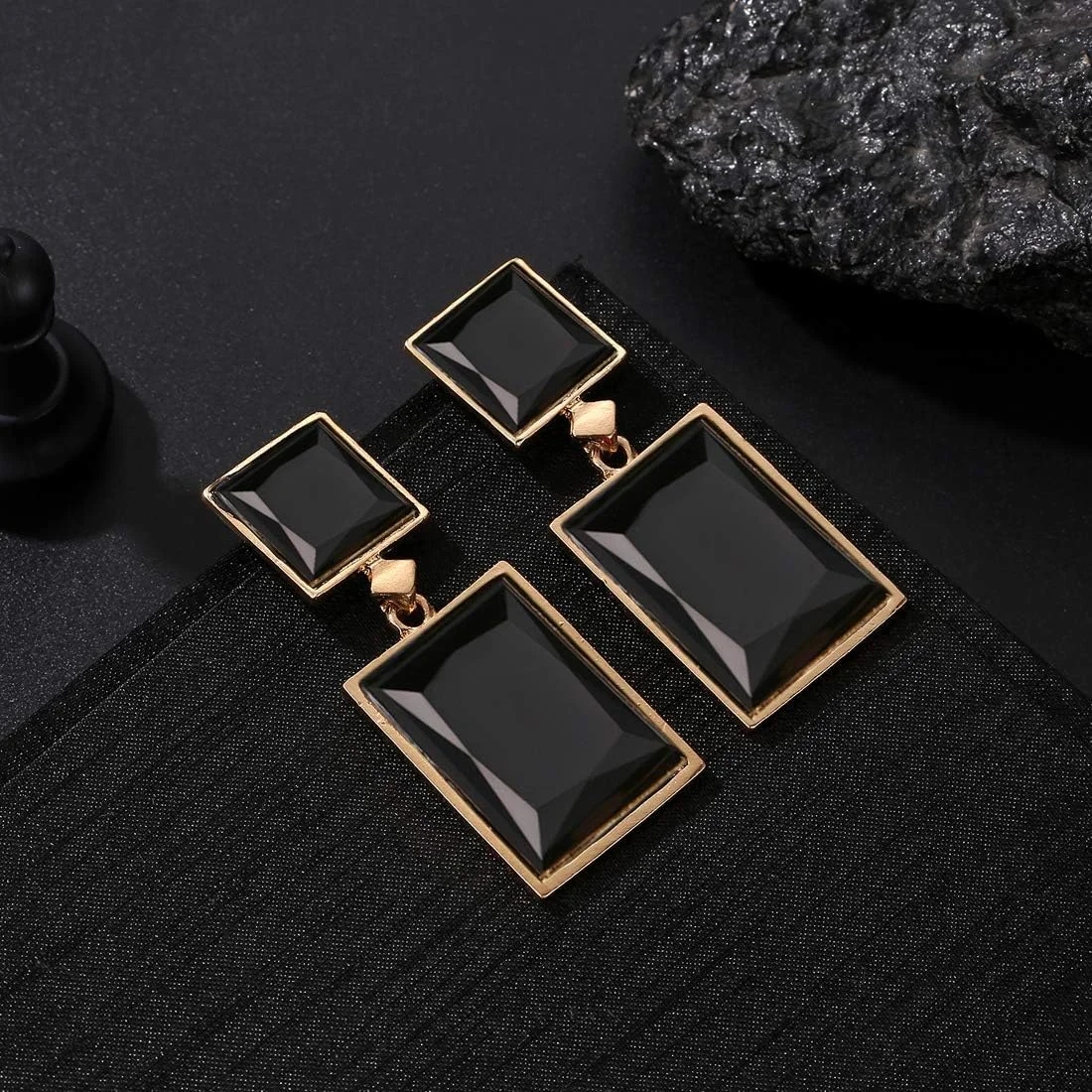 گوشواره های دست ساز کریستالی روکش طلایی دخترانه و زنانه YouBella Jewellery (مشکی)