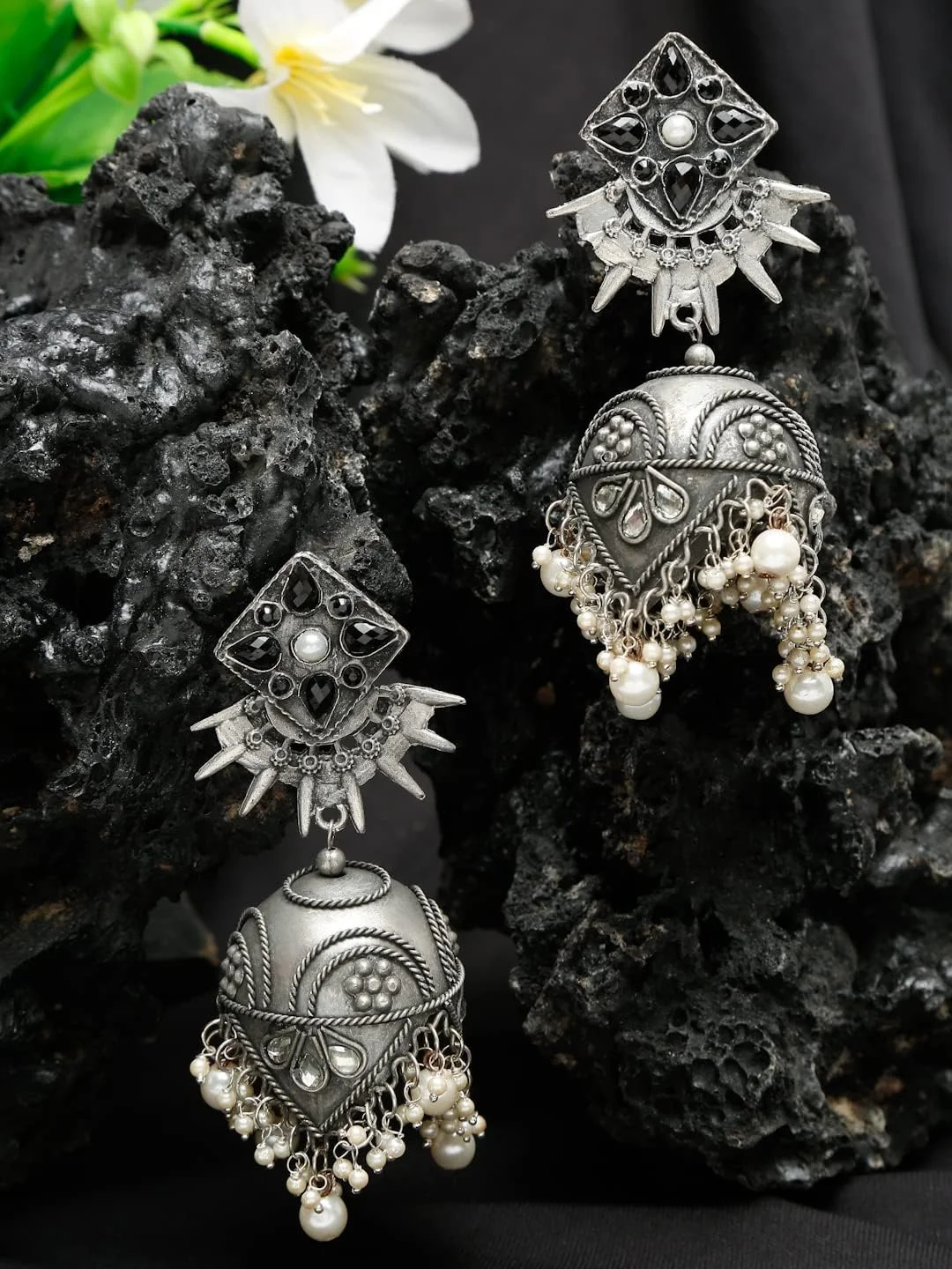 گوشواره های جومکی بزرگ نقره ای اکسید شده الهام گرفته از سلبریتی YouBella Jewellery برای دختران و زنان گوشواره های جومکی بزرگ نقره ای اکسید شده الهام گرفته از سلبریتی YouBella Jewellery برای دختران و زنان