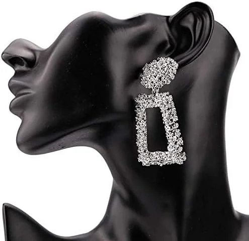 گوشواره های دست ساز کریستالی نقره ای برنجی الهام گرفته از افراد مشهور YouBella Jewellery برای دختران و زنان