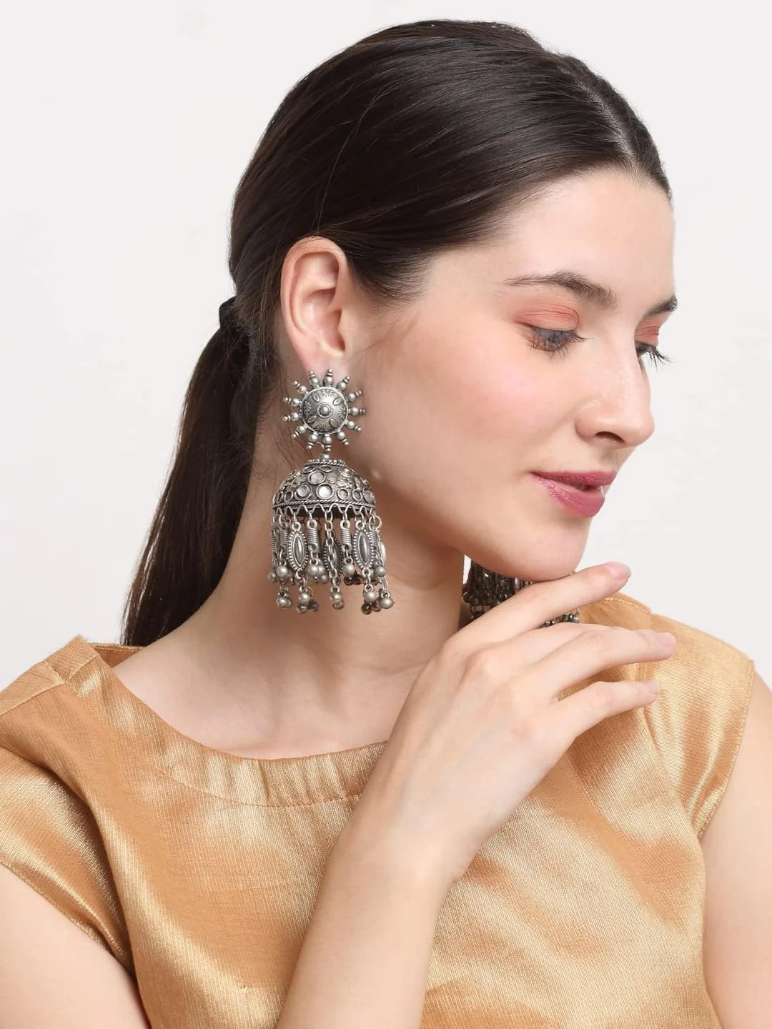 گوشواره های جومکی بزرگ نقره ای اکسید شده الهام گرفته از سلبریتی YouBella Jewellery برای دختران و زنان گوشواره های جومکی بزرگ نقره ای اکسید شده الهام گرفته از سلبریتی YouBella Jewellery برای دختران و زنان